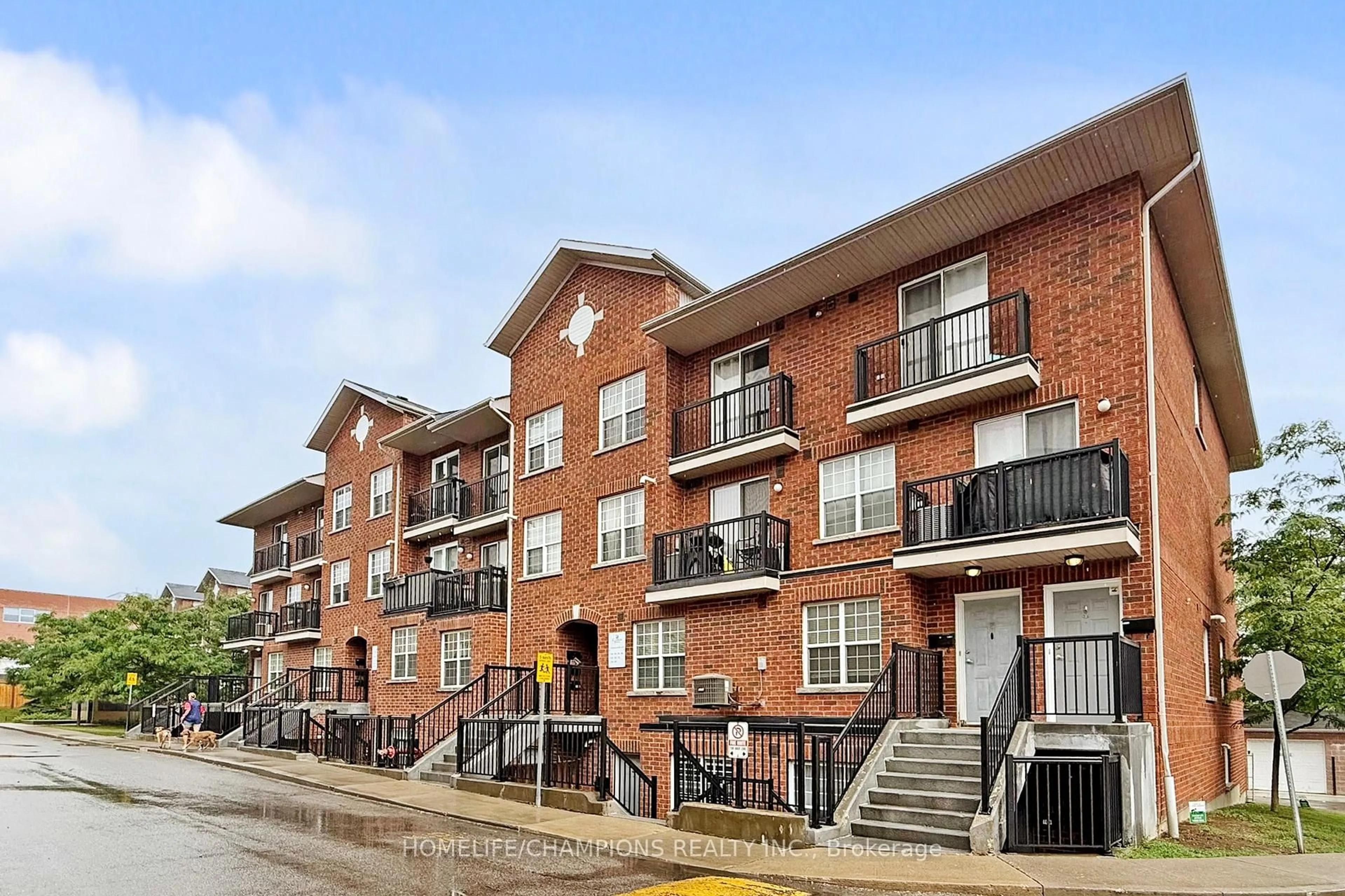 Patio, unknown for 35 Strangford Lane #304, Toronto Ontario M1L 0E5