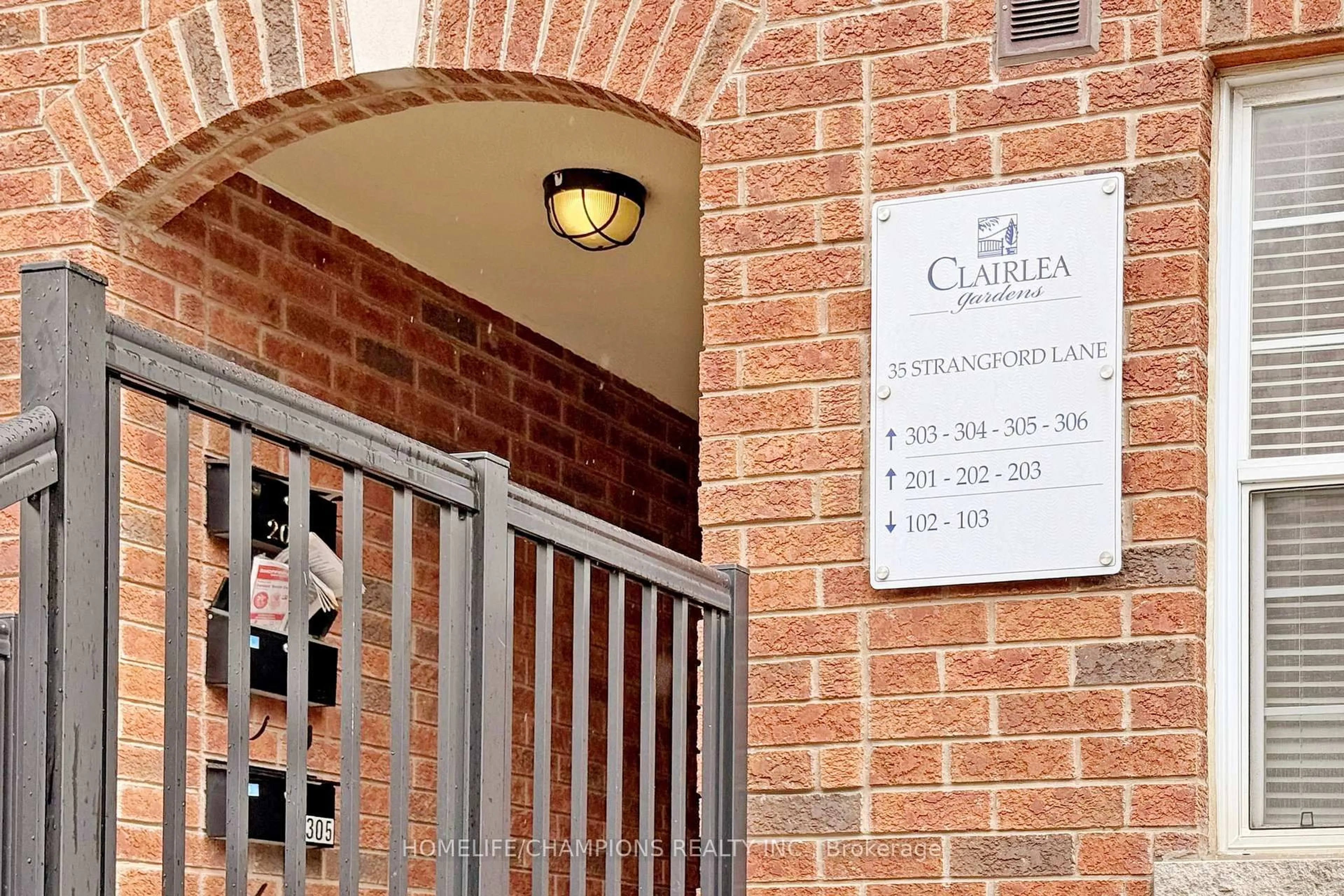 Indoor foyer for 35 Strangford Lane #304, Toronto Ontario M1L 0E5