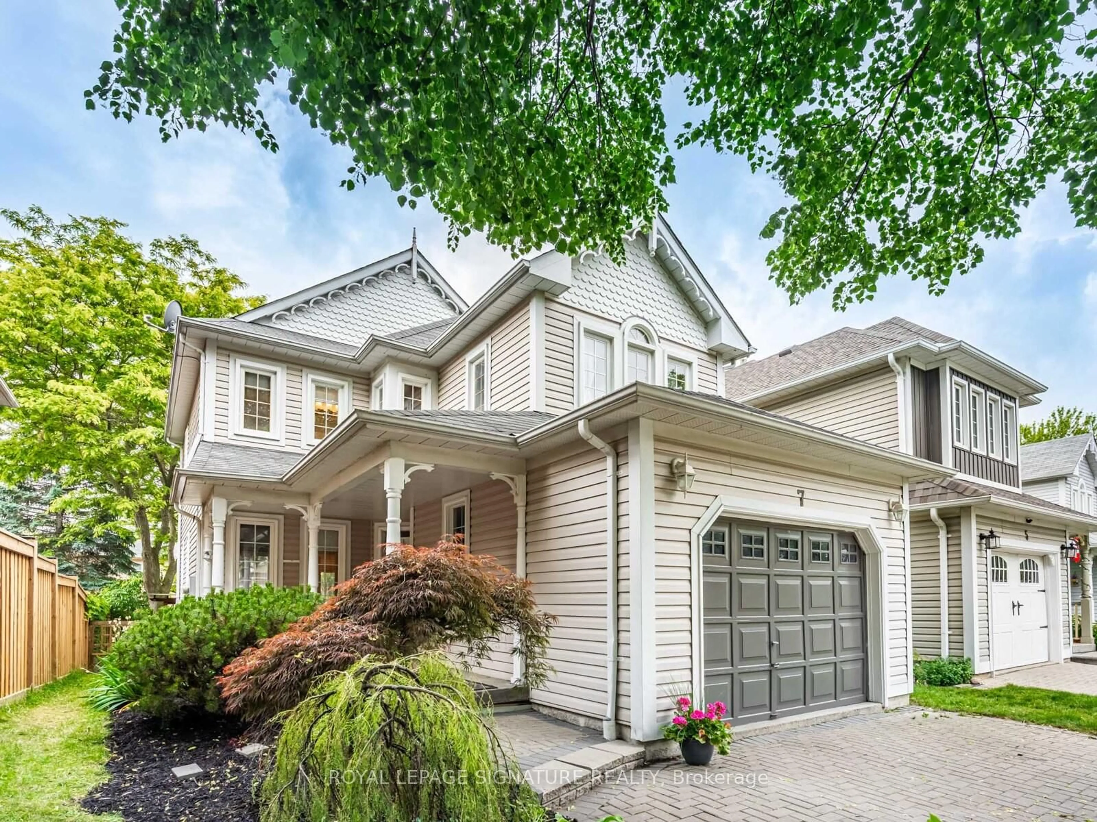 Home with brick exterior material, street for 7 Knox Cres, Whitby Ontario L1M 1C8