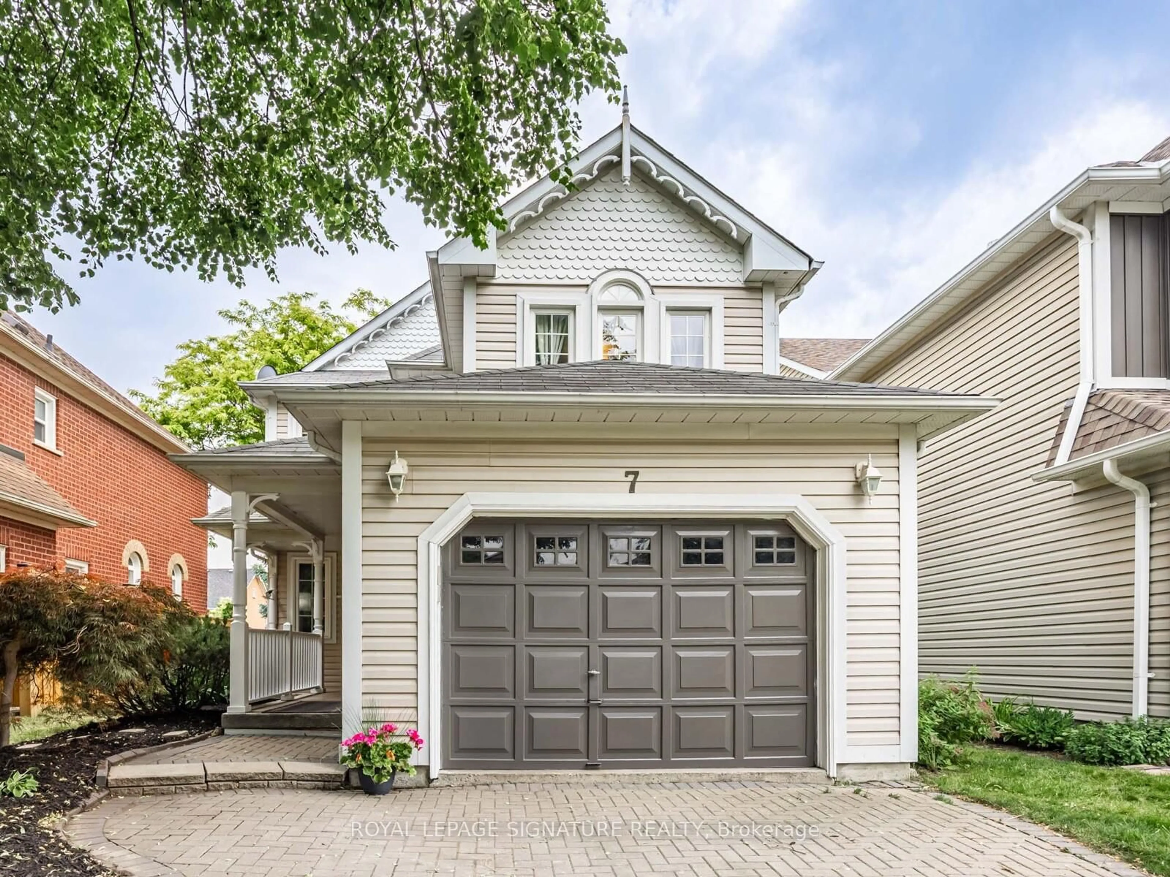 Home with brick exterior material, street for 7 Knox Cres, Whitby Ontario L1M 1C8