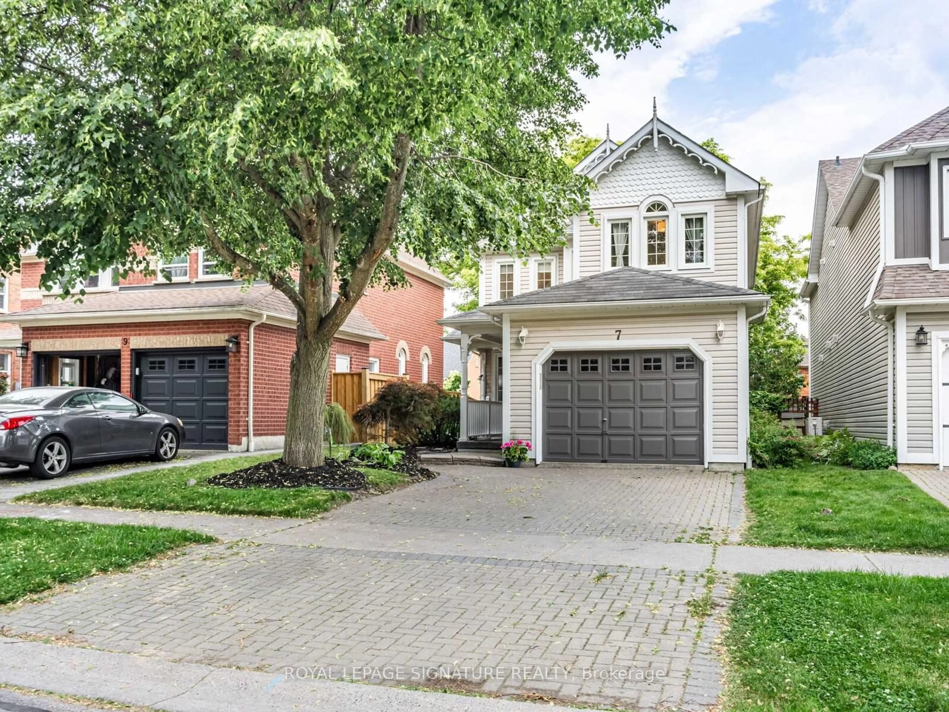 Home with brick exterior material, street for 7 Knox Cres, Whitby Ontario L1M 1C8