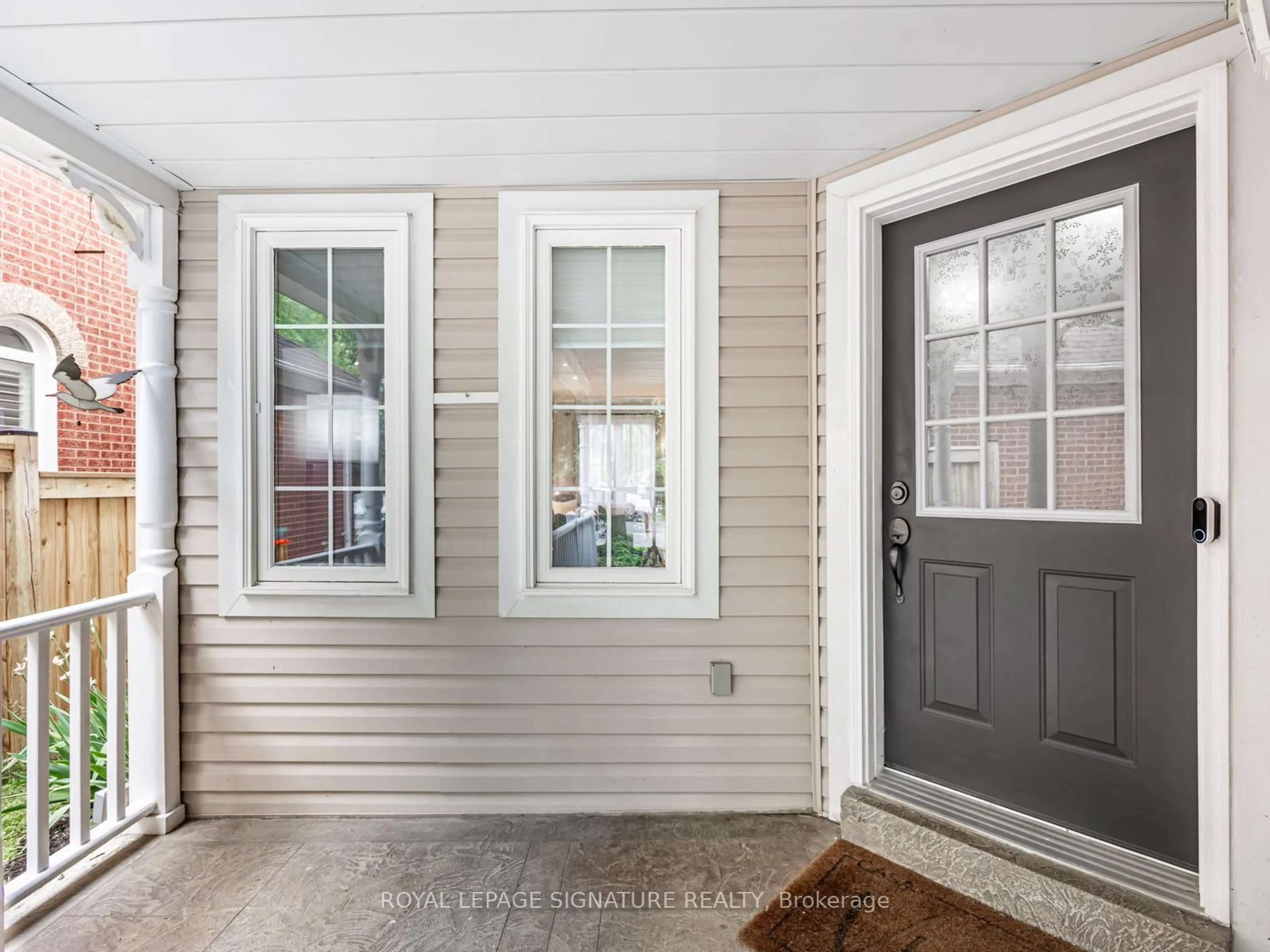 Indoor entryway for 7 Knox Cres, Whitby Ontario L1M 1C8