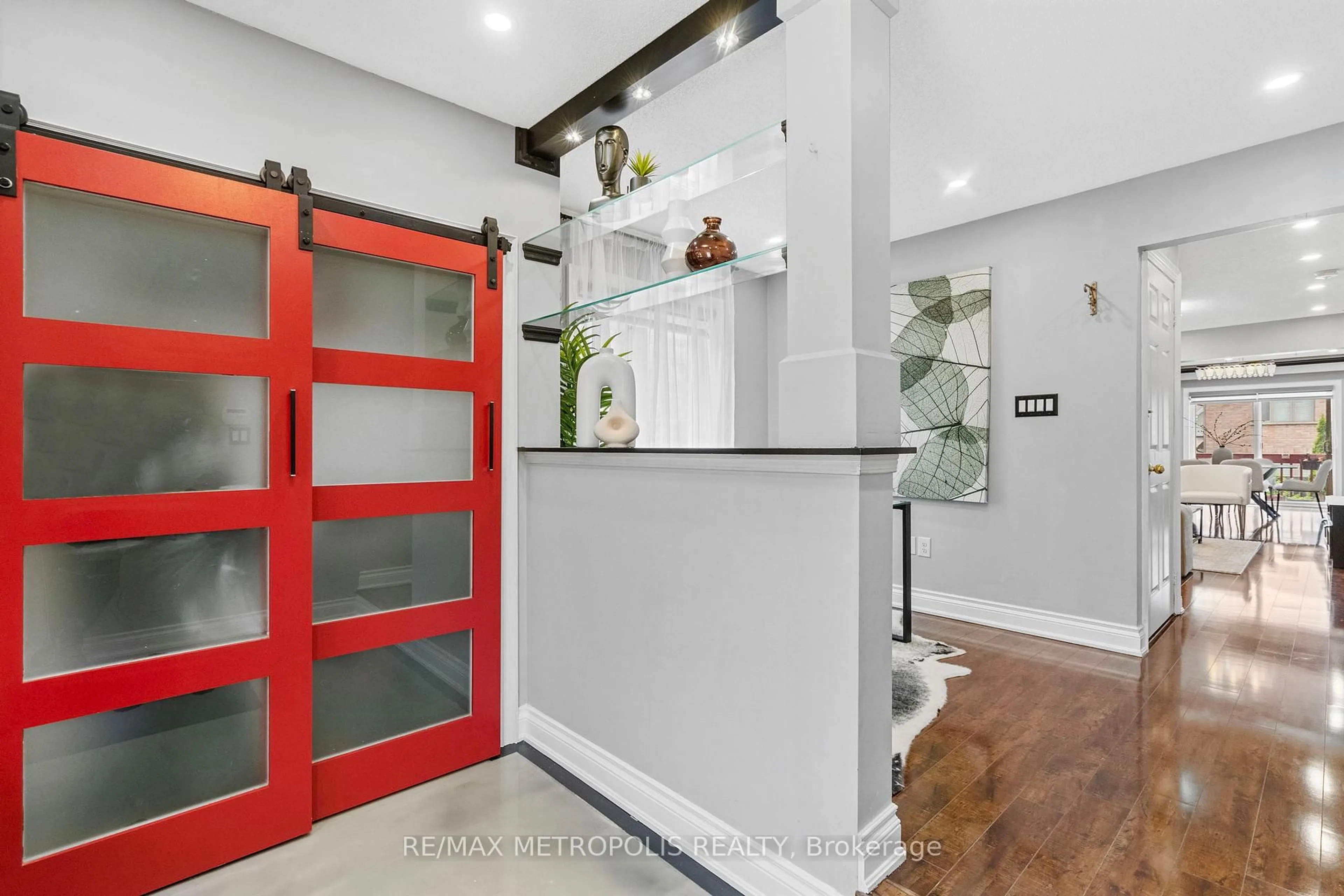 Indoor entryway for 26 Kinrade Cres, Ajax Ontario L1Z 0M5