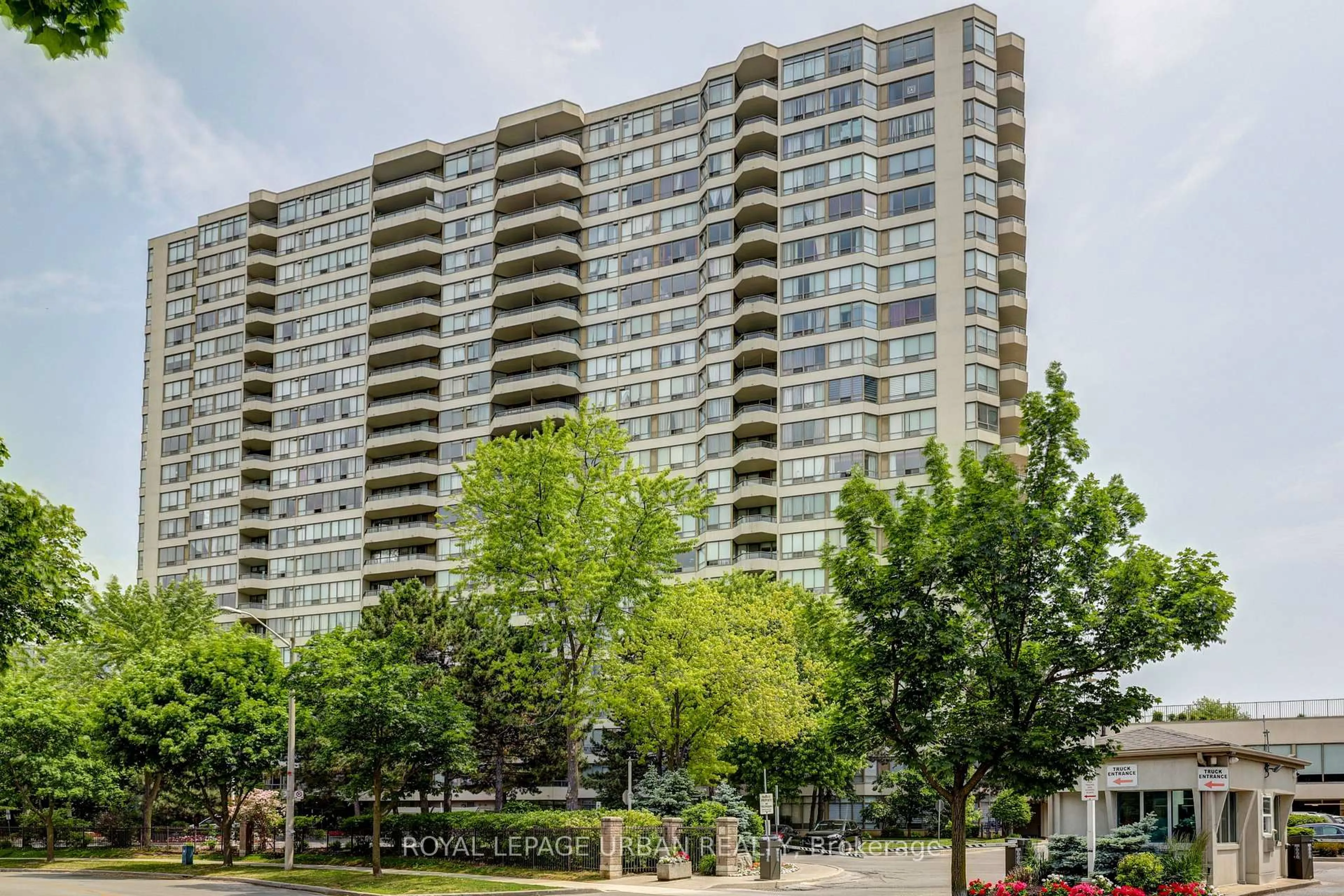 Patio, building for 5 Greystone Walk Dr #1905, Toronto Ontario M1K 5J5