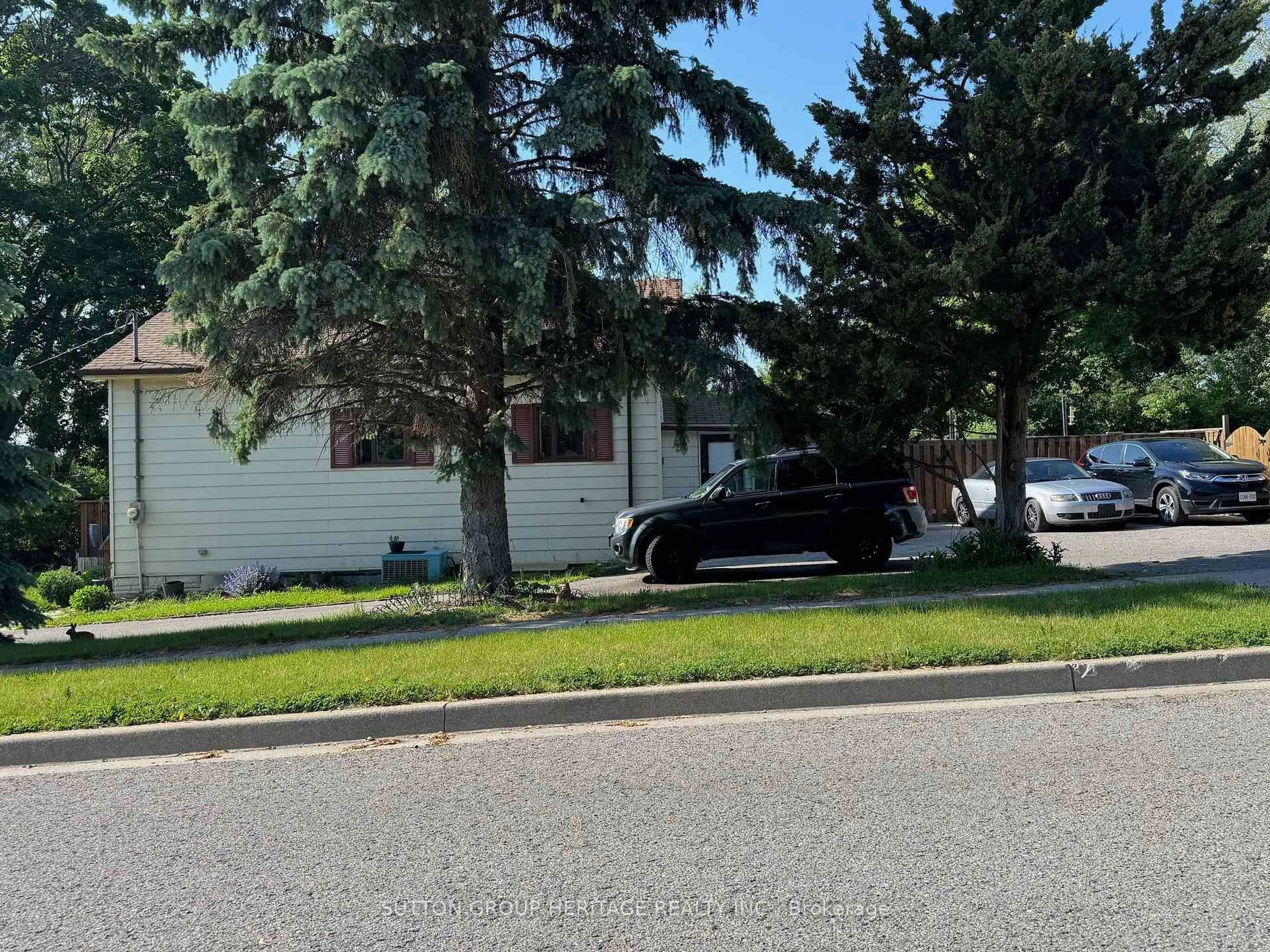 Home with vinyl exterior material, street for 693 Old Harwood Ave, Ajax Ontario L1Z 1E4