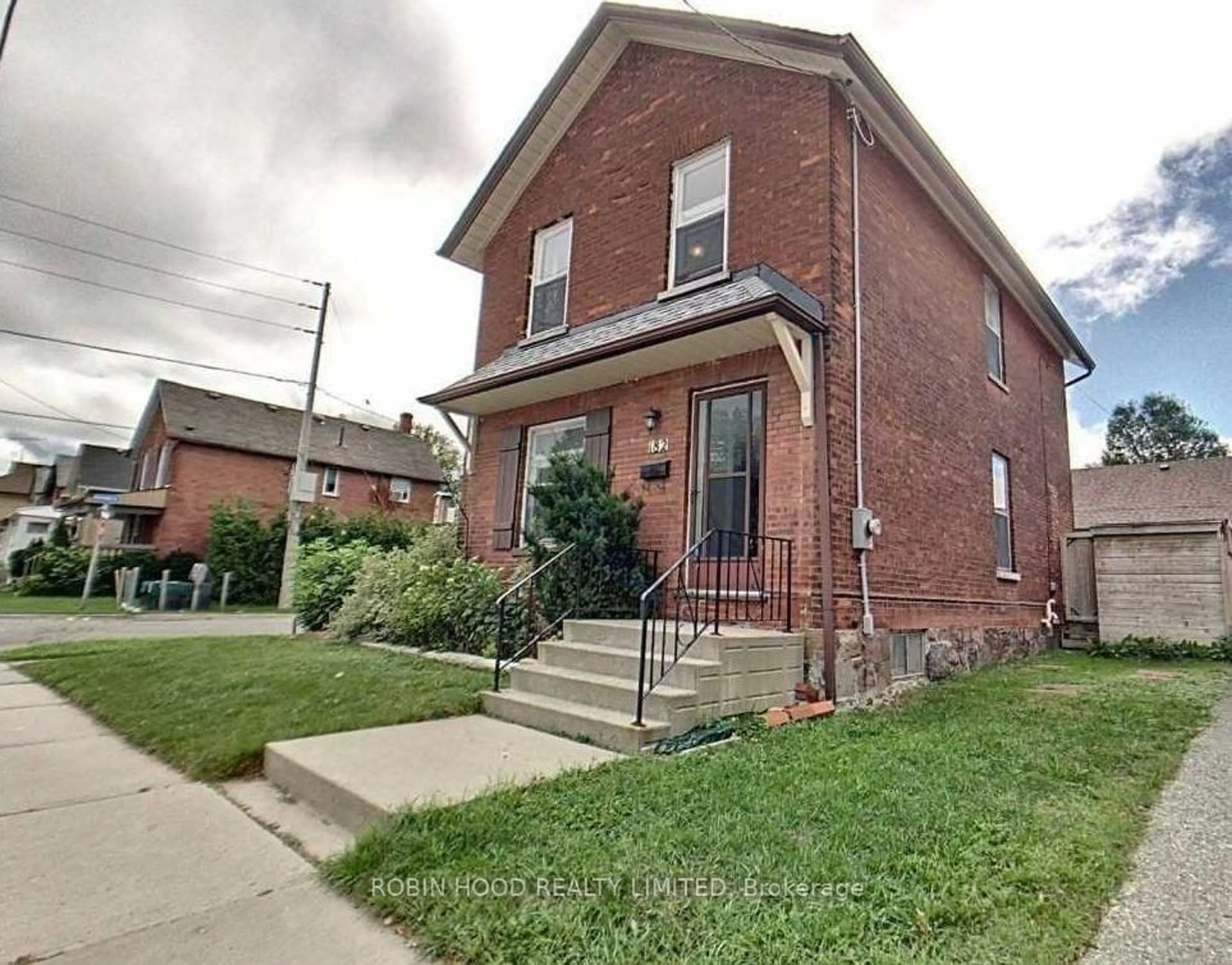 Home with brick exterior material, street for 182 Albert St, Oshawa Ontario L1H 4R2