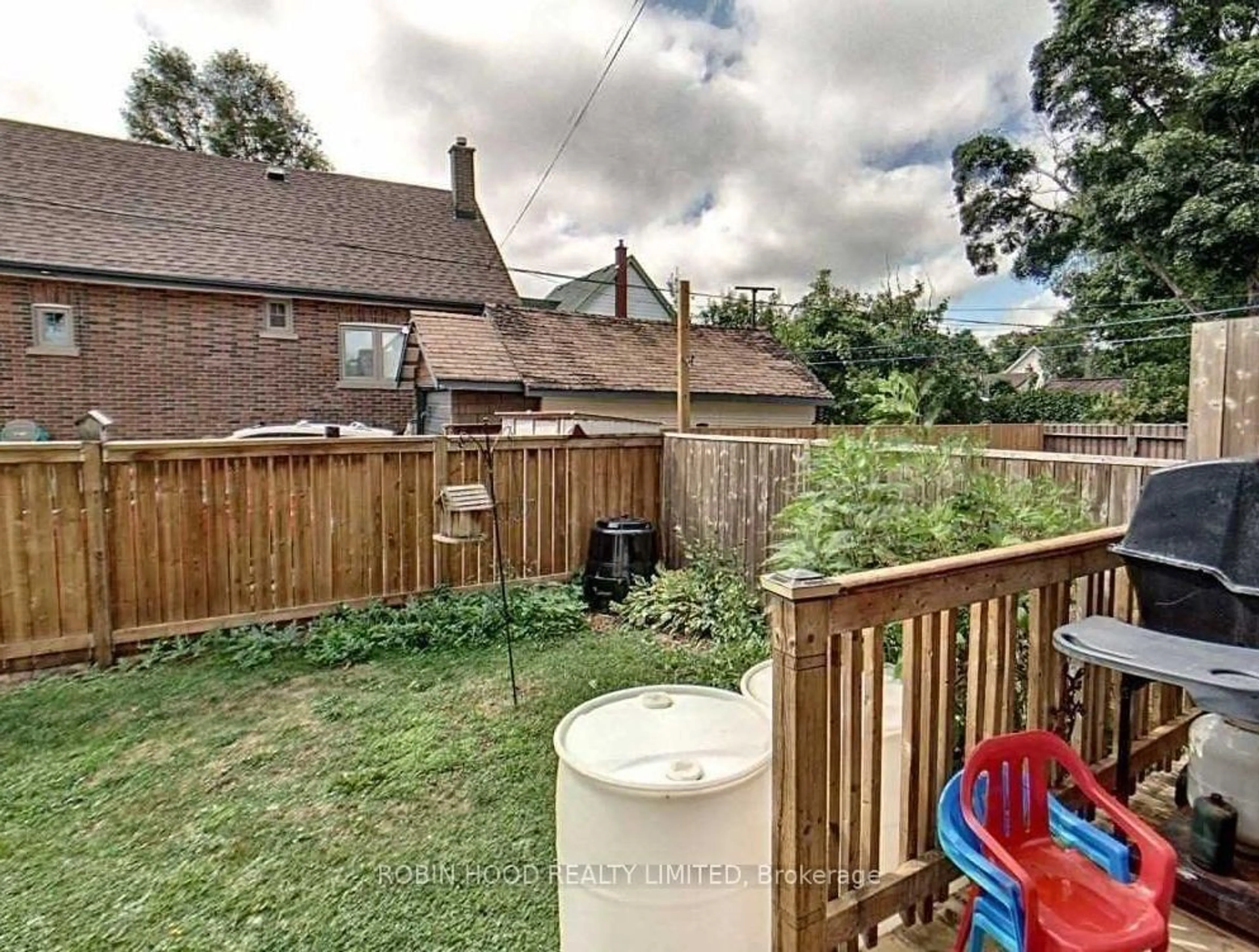 A pic from outside/outdoor area/front of a property/back of a property/a pic from drone, unknown for 182 Albert St, Oshawa Ontario L1H 4R2