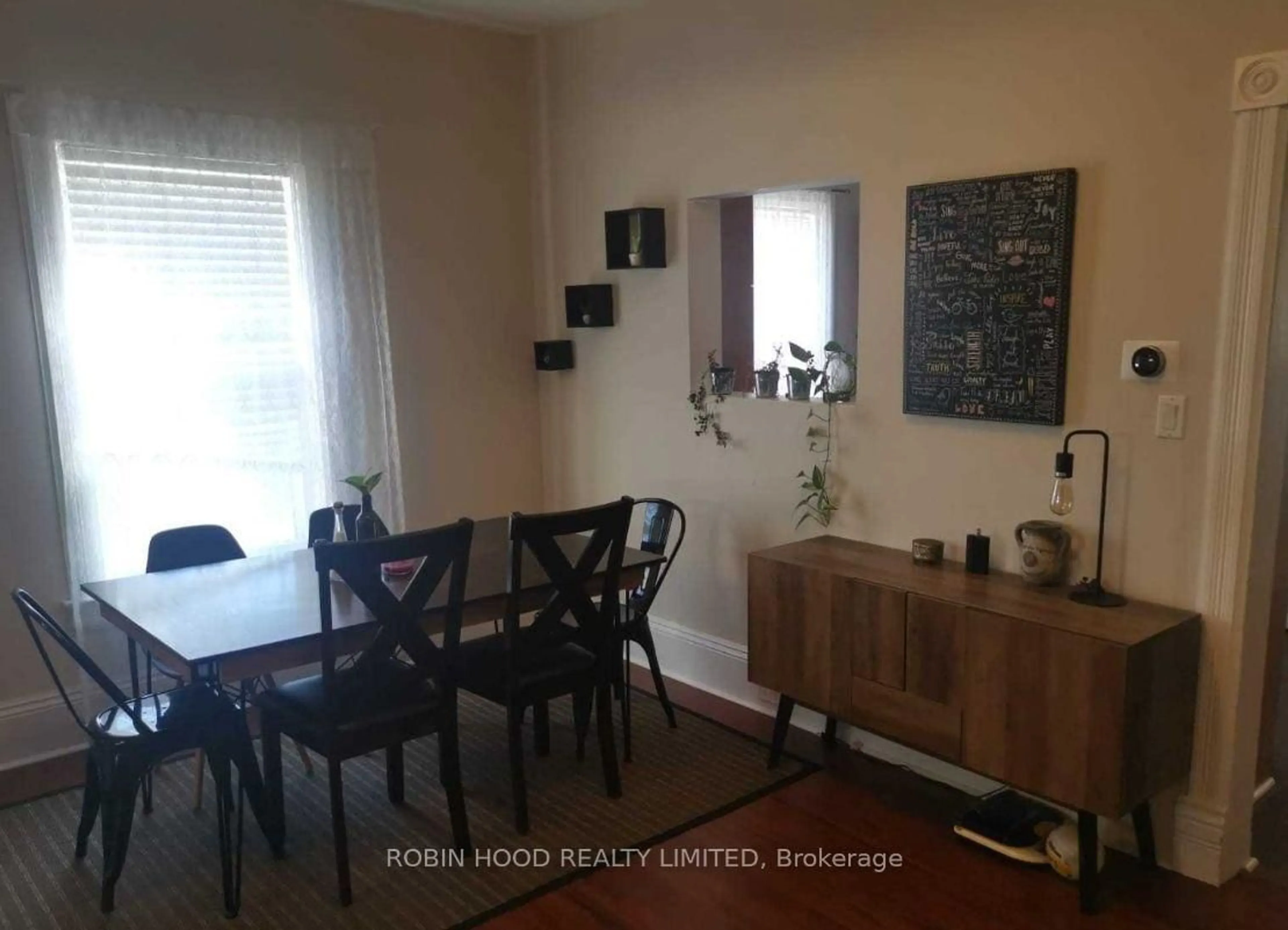 Dining room, wood/laminate floor for 182 Albert St, Oshawa Ontario L1H 4R2