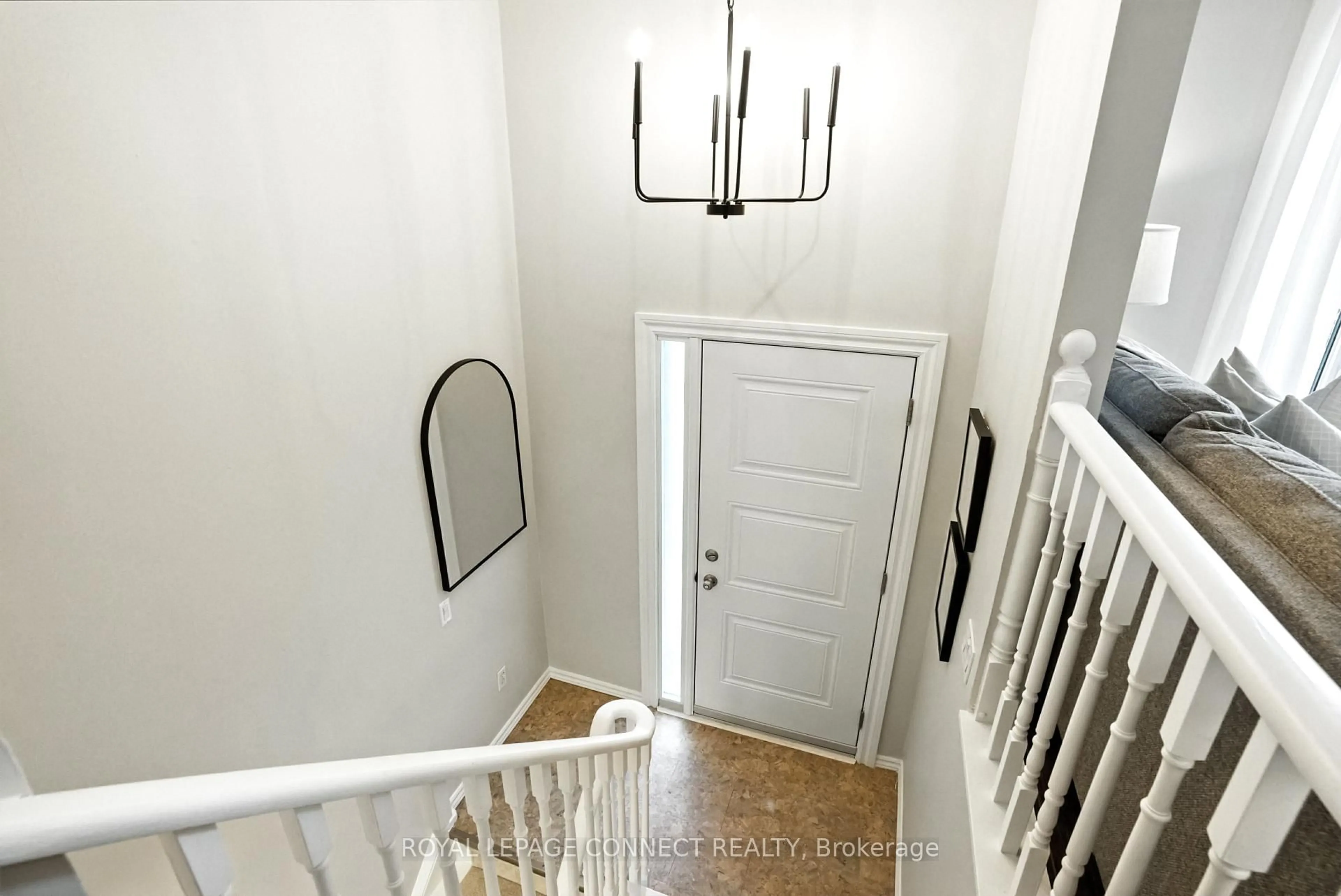 Indoor entryway for 778 Courville Crt, Oshawa Ontario L1K 1P8