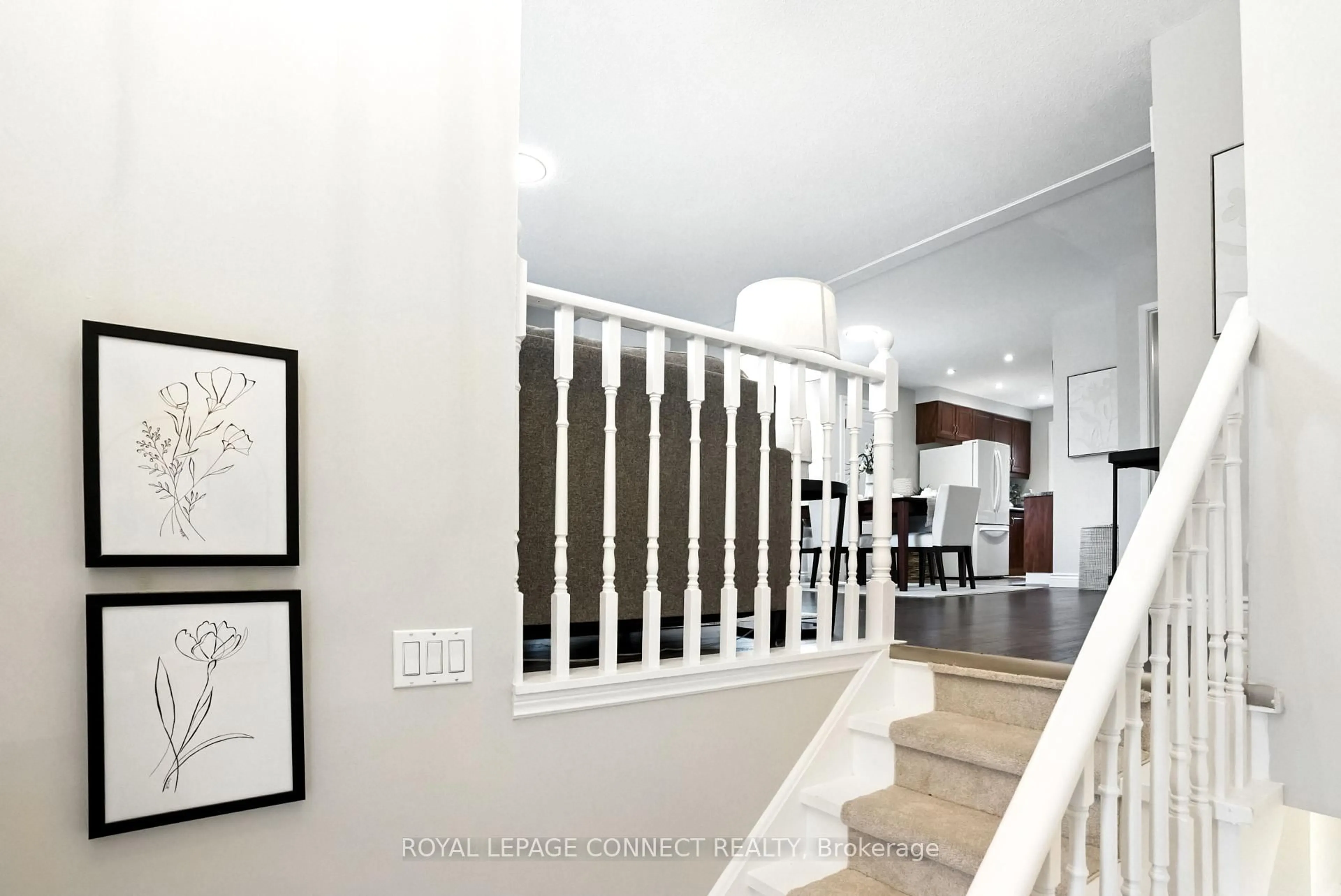 Indoor entryway for 778 Courville Crt, Oshawa Ontario L1K 1P8