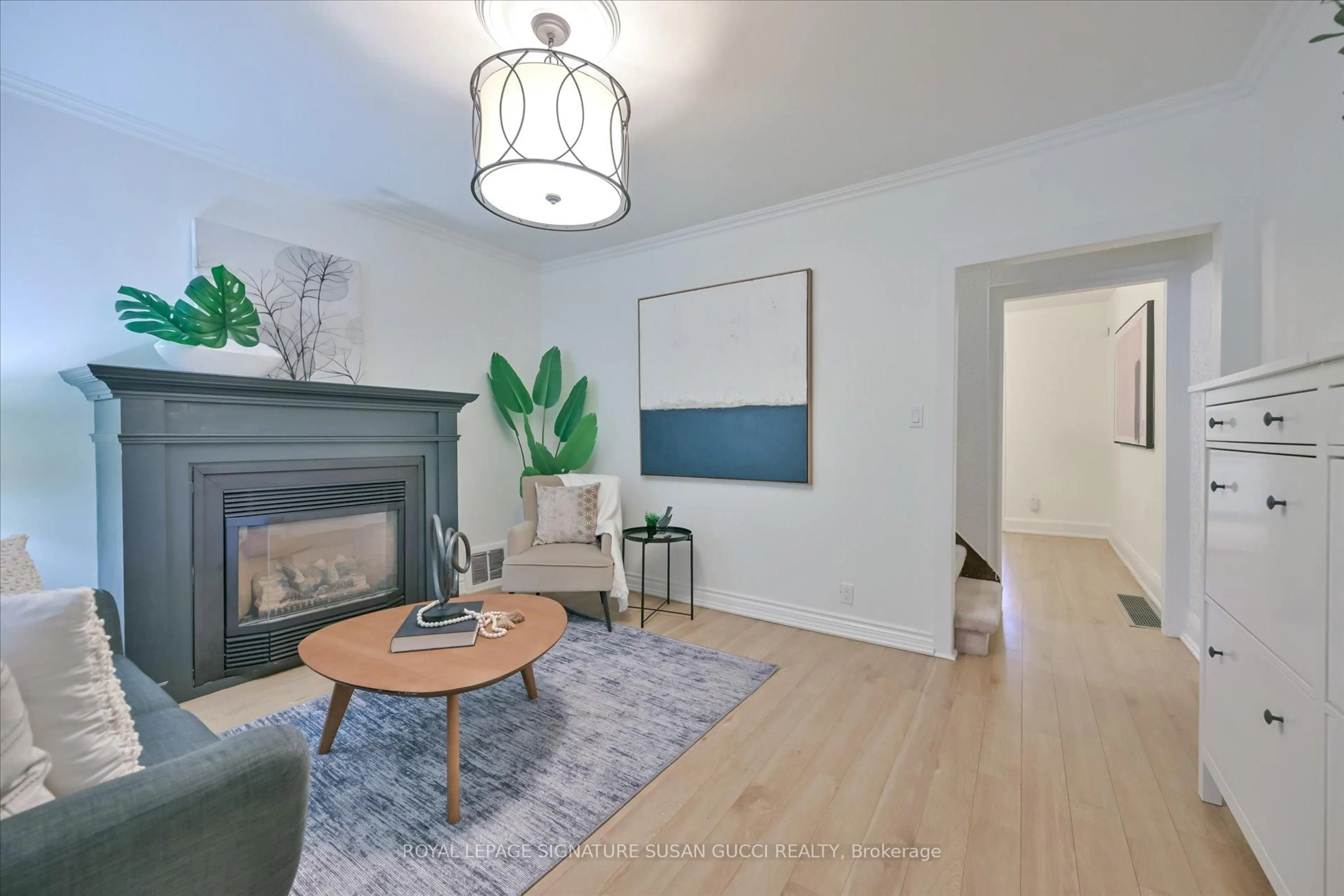 Living room with furniture, wood/laminate floor for 208 Oak Park Ave, Toronto Ontario M4C 4M8