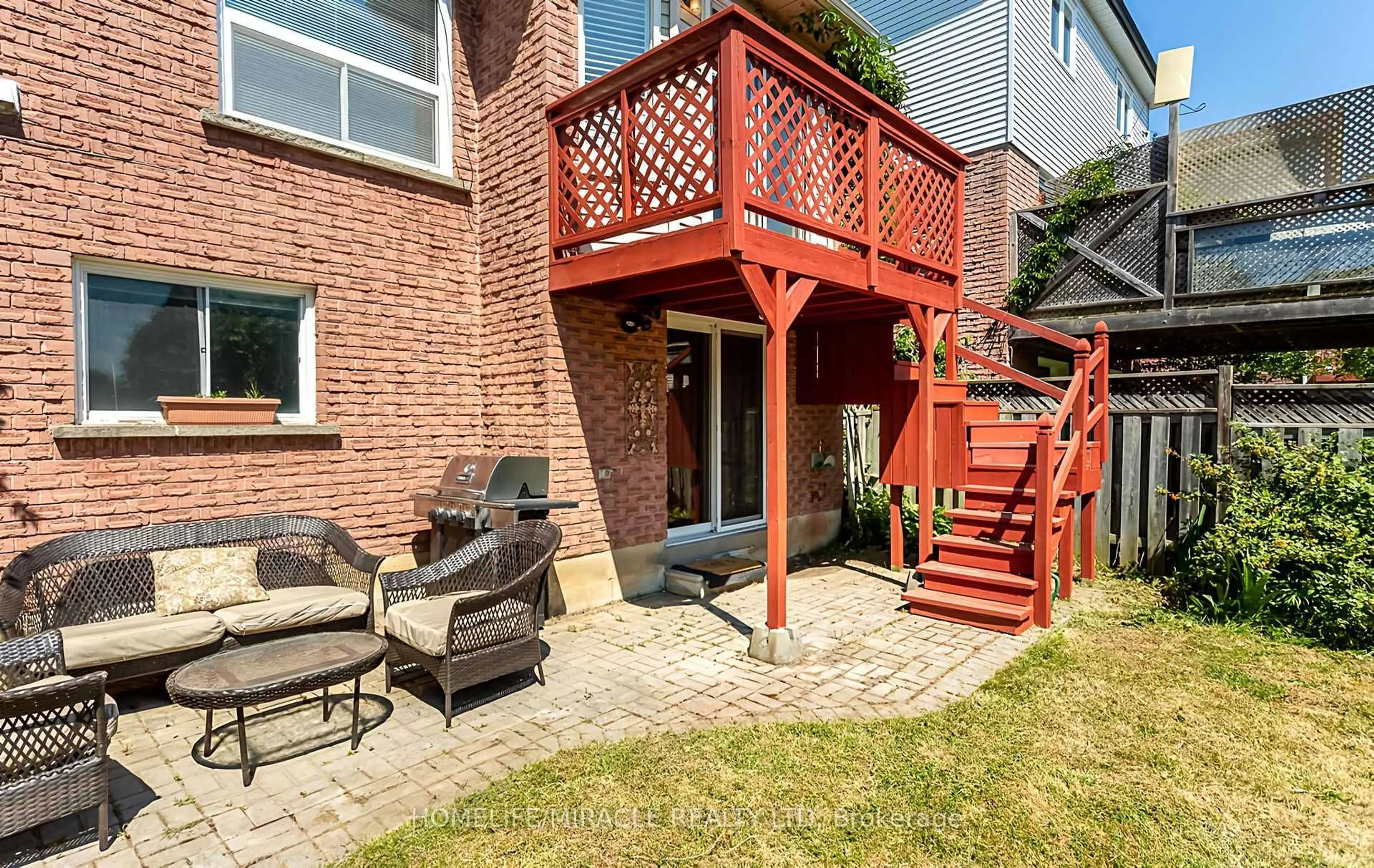 Patio, street for 1512 Major Oaks Rd, Pickering Ontario L1X 2M1