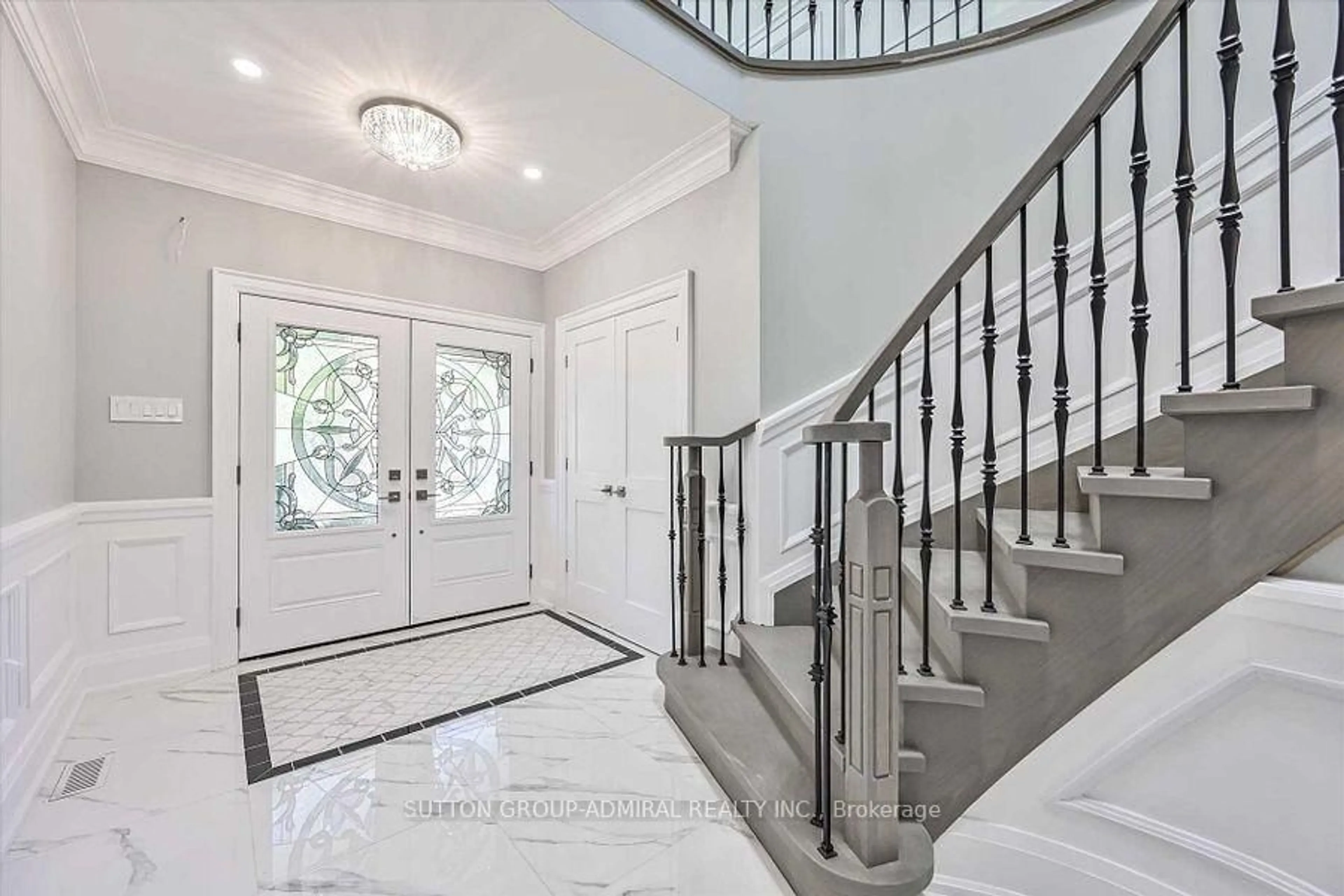 Indoor entryway for 85 Oakridge Dr, Toronto Ontario M1M 2A6