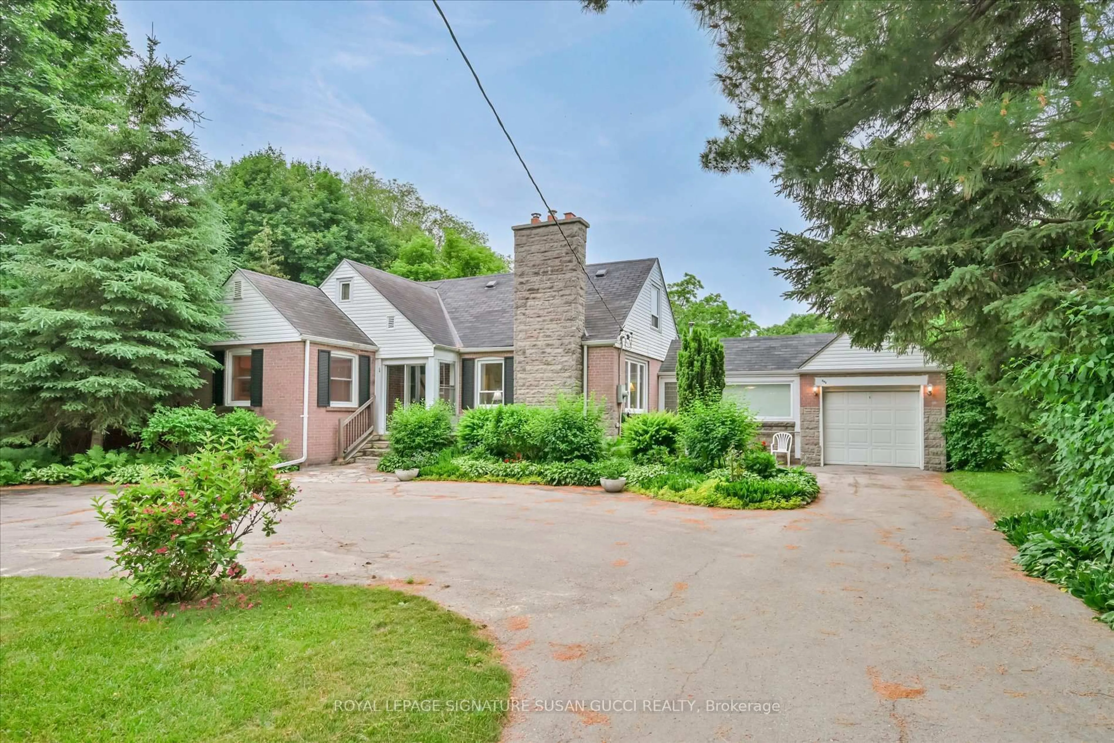 A pic from outside/outdoor area/front of a property/back of a property/a pic from drone, street for 1 Glenshaw Cres, Toronto Ontario M4B 2C8