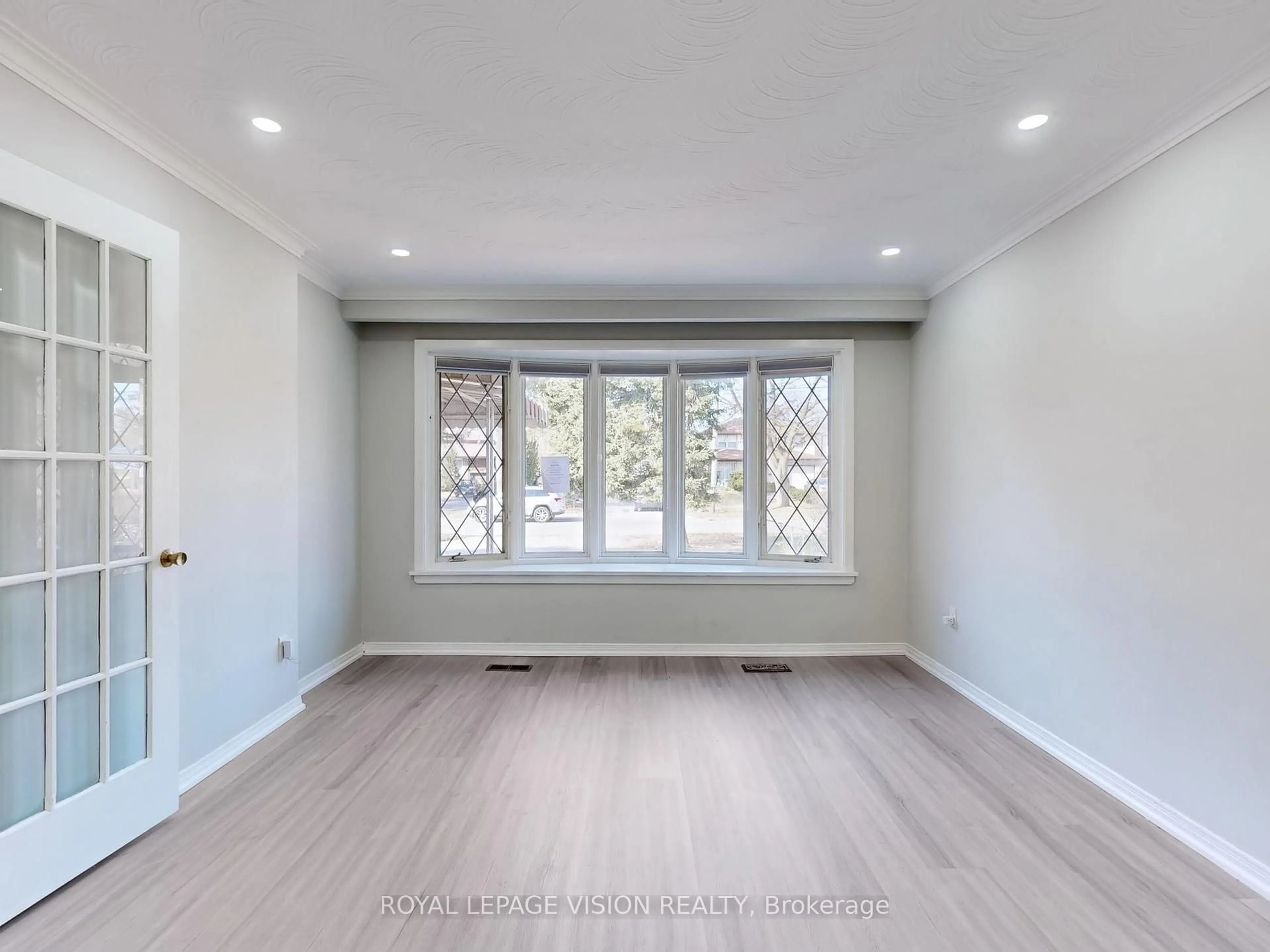 A pic of a room for 27 Westcroft Dr, Toronto Ontario M1E 3A2