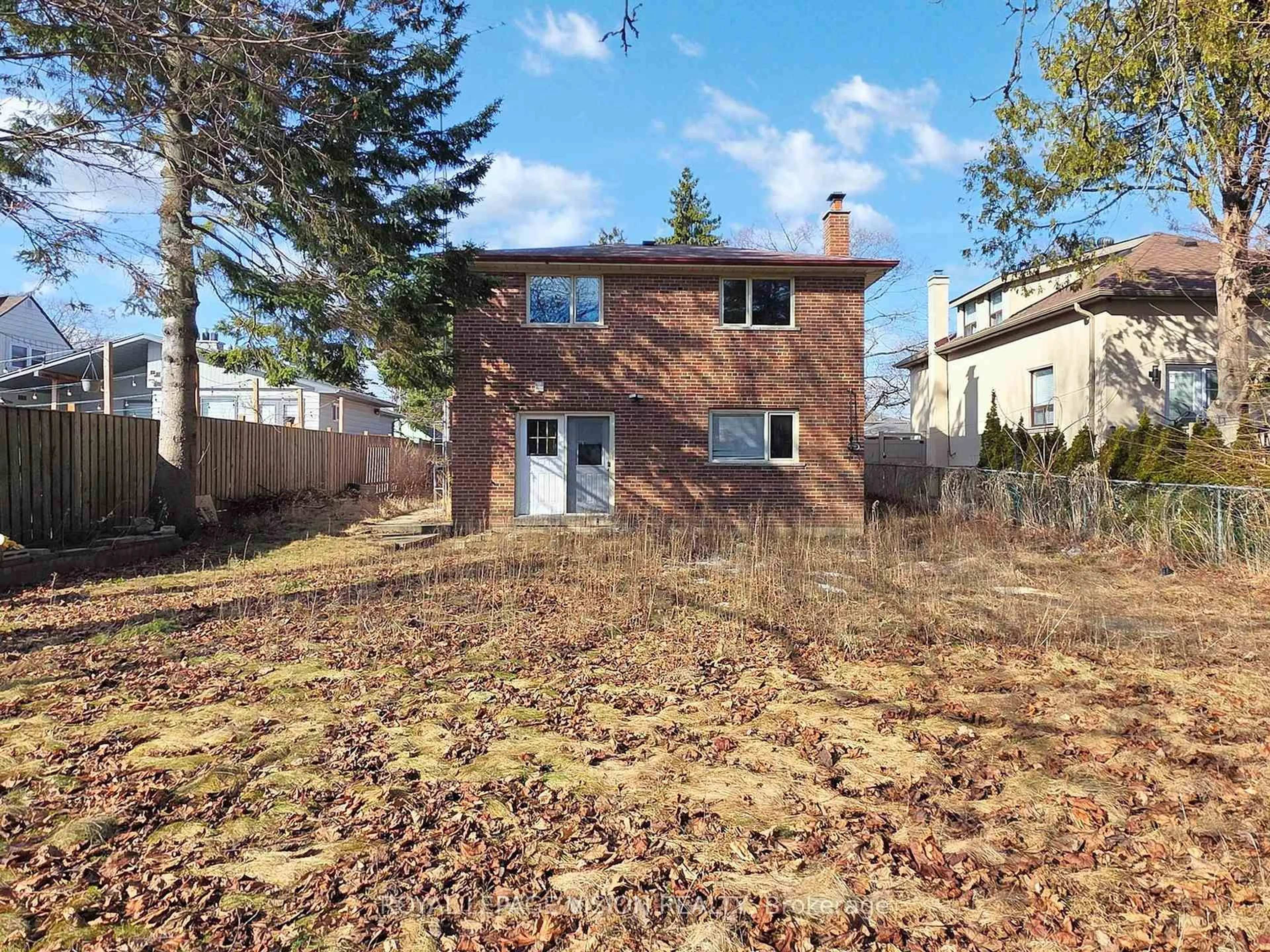 A pic from outside/outdoor area/front of a property/back of a property/a pic from drone, street for 27 Westcroft Dr, Toronto Ontario M1E 3A2