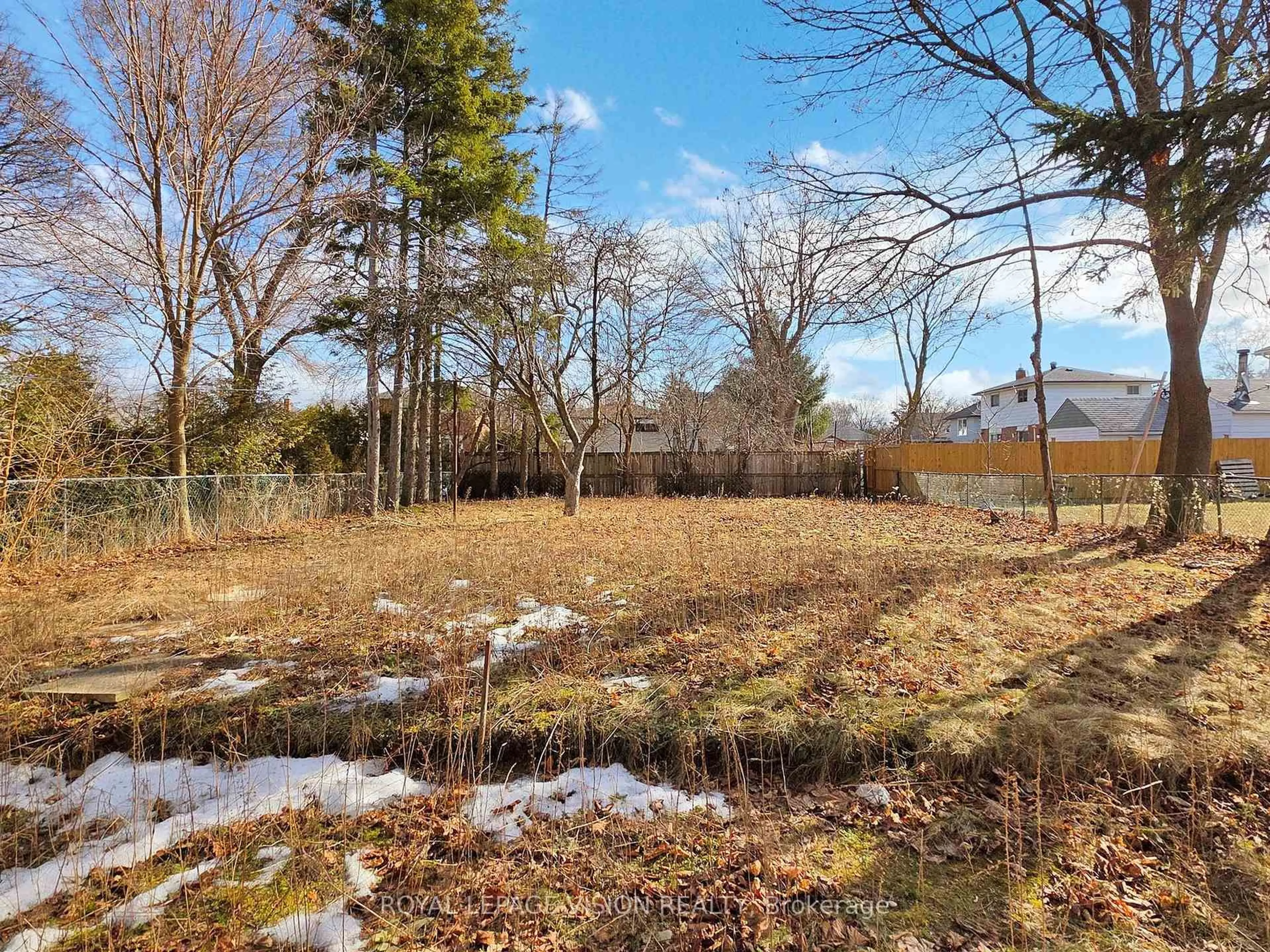 A pic from outside/outdoor area/front of a property/back of a property/a pic from drone, forest/trees view for 27 Westcroft Dr, Toronto Ontario M1E 3A2