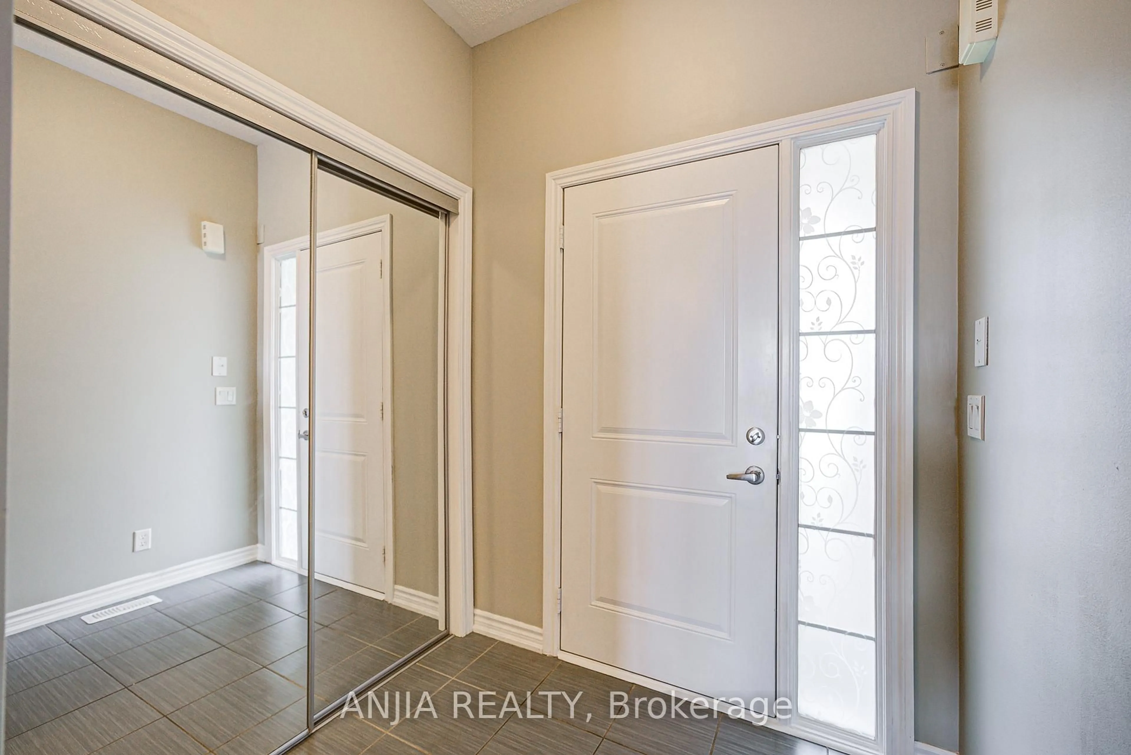 Indoor entryway for 101 Nearco Gate, Oshawa Ontario L1L 0J3