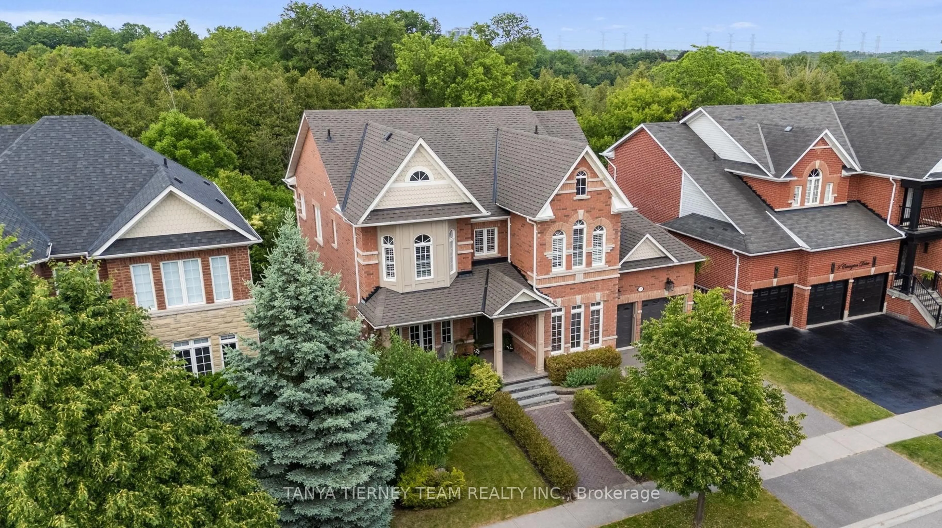 A pic from outside/outdoor area/front of a property/back of a property/a pic from drone, unknown for 11 Covington Dr, Whitby Ontario L1M 2K6