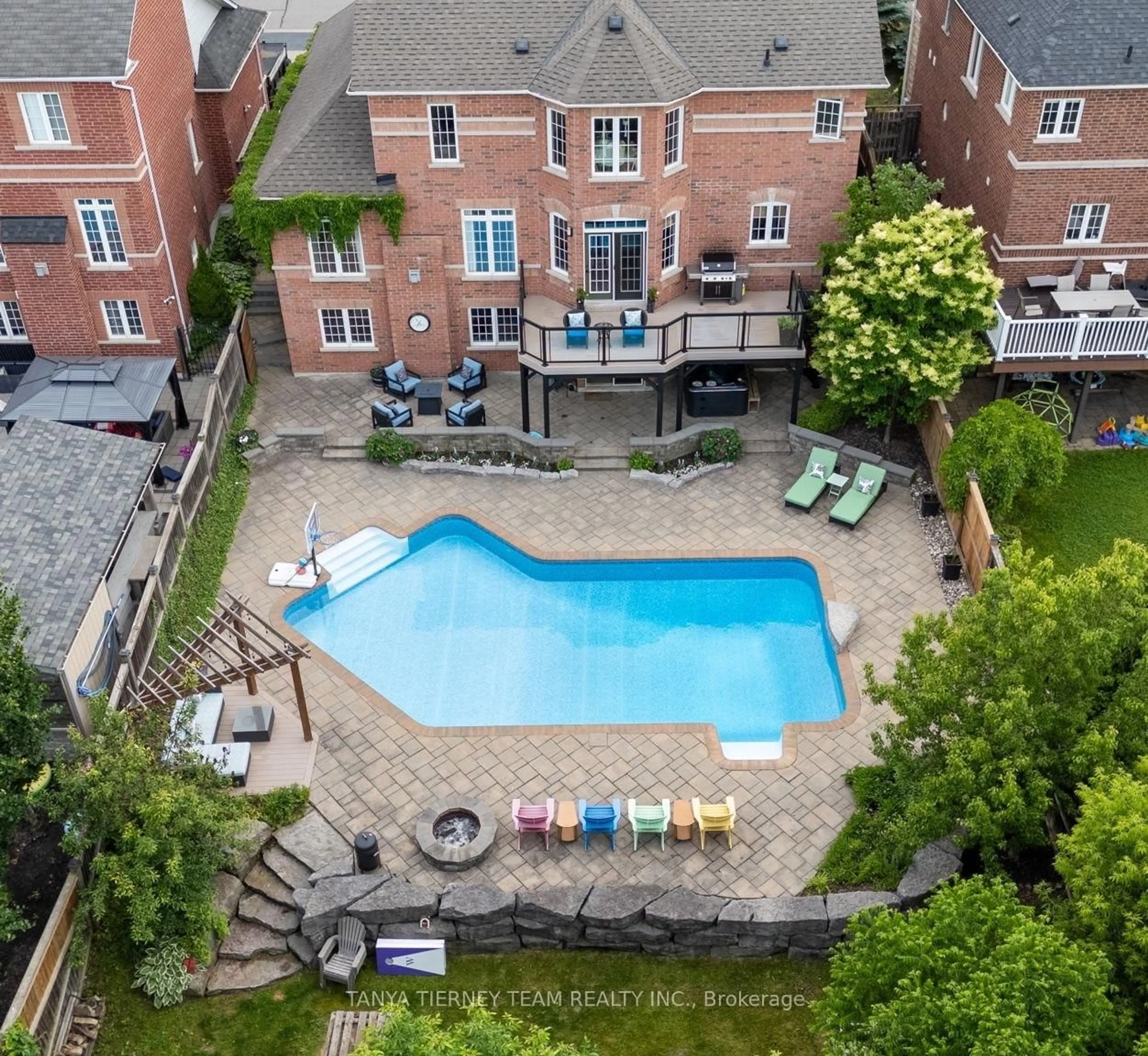 Pool for 11 Covington Dr, Whitby Ontario L1M 2K6