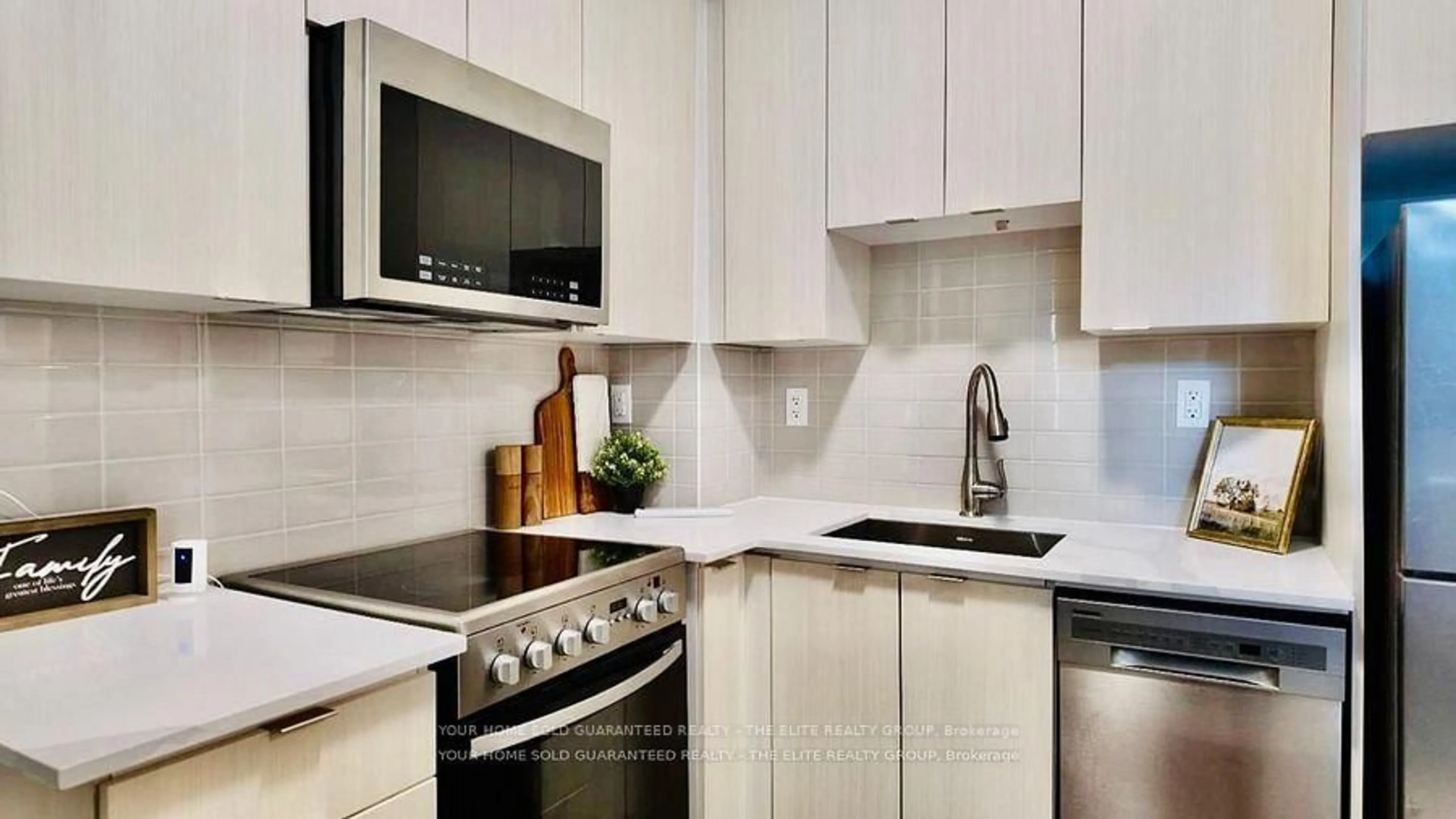 Standard kitchen, ceramic/tile floor for 5155 Sheppard Ave #103, Toronto Ontario M1B 0C8