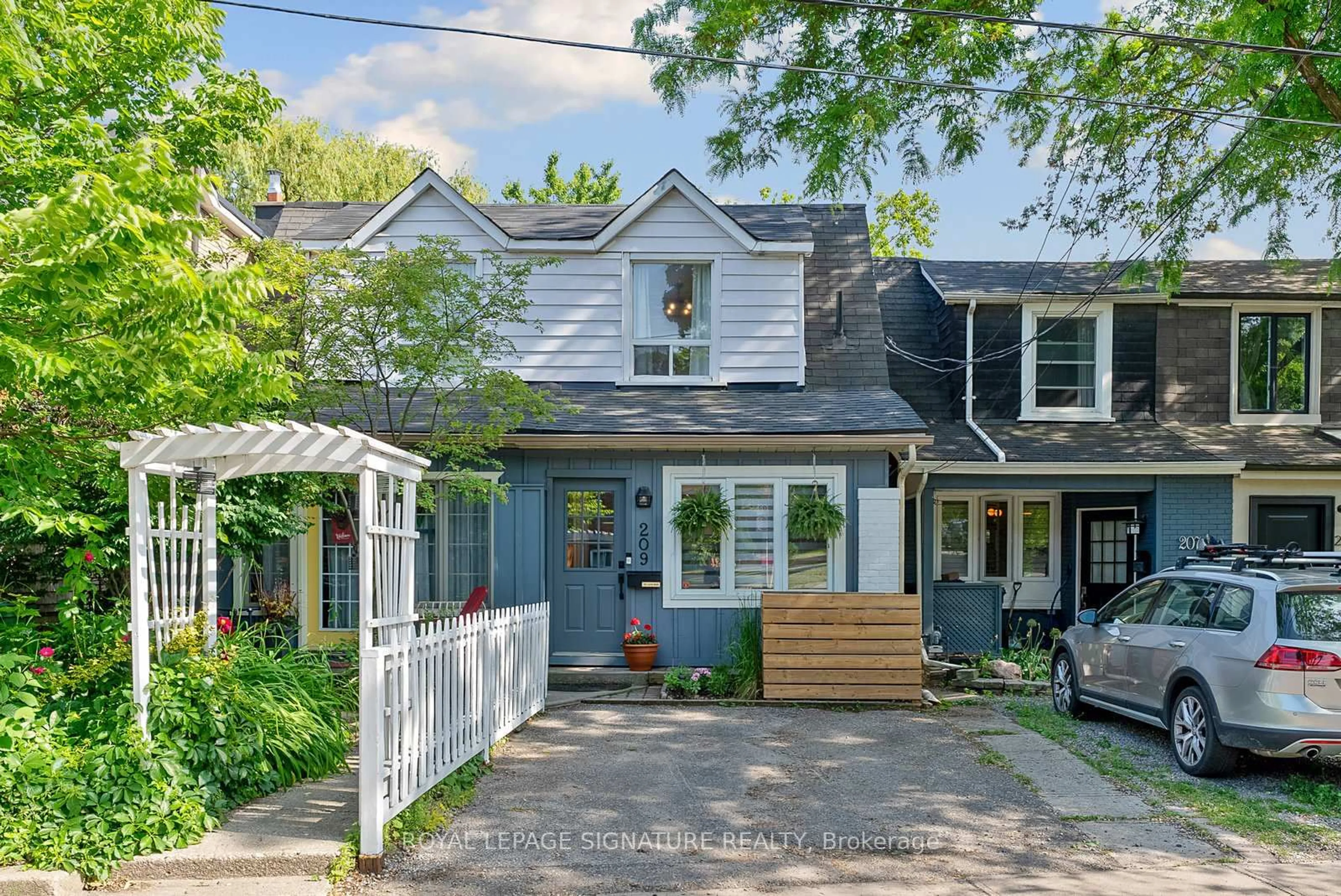 Unknown for 209 Eastwood Rd, Toronto Ontario M4L 2E2
