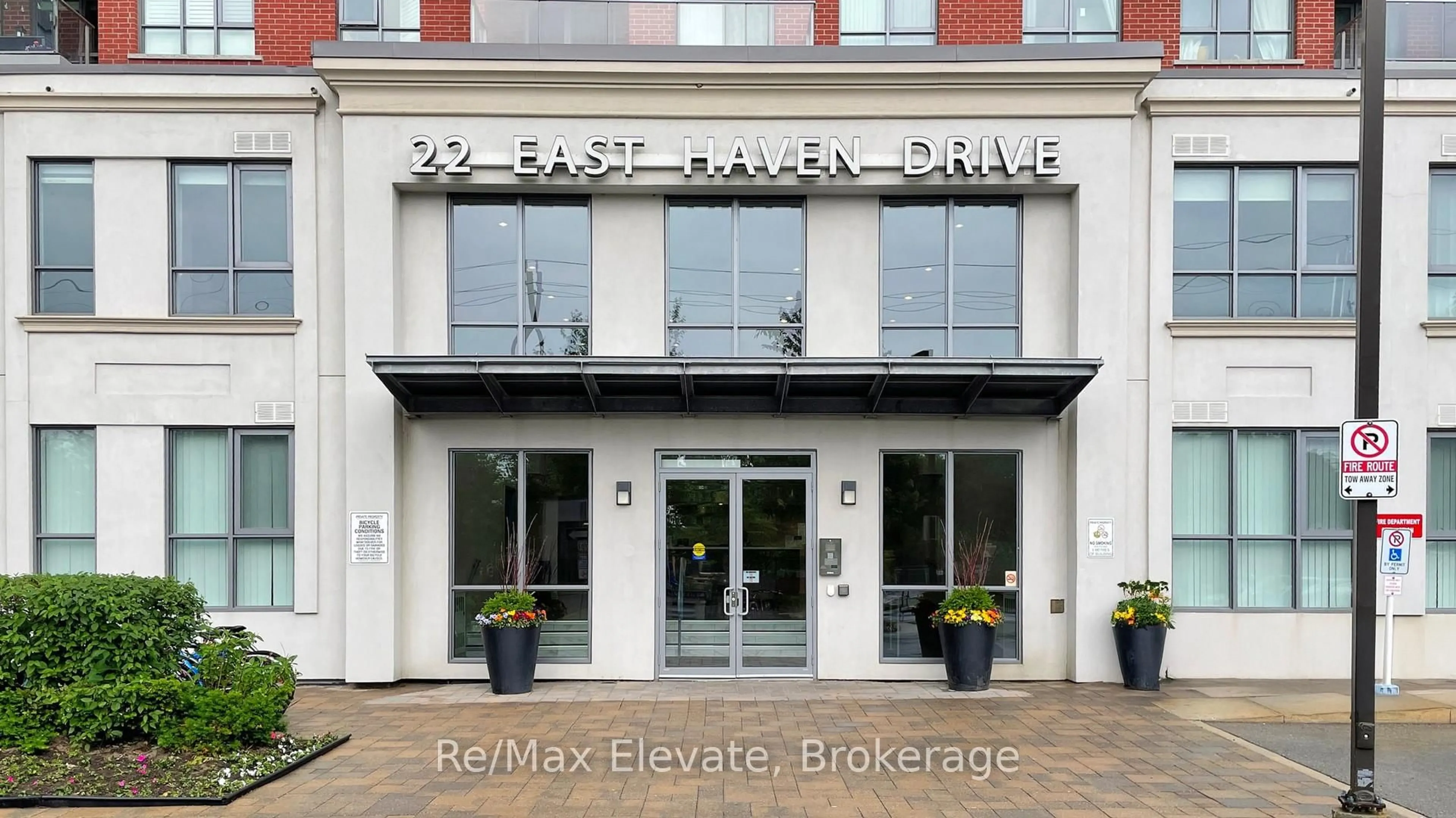 Indoor foyer for 22 East Haven Dr #310, Toronto Ontario M1N 1M2