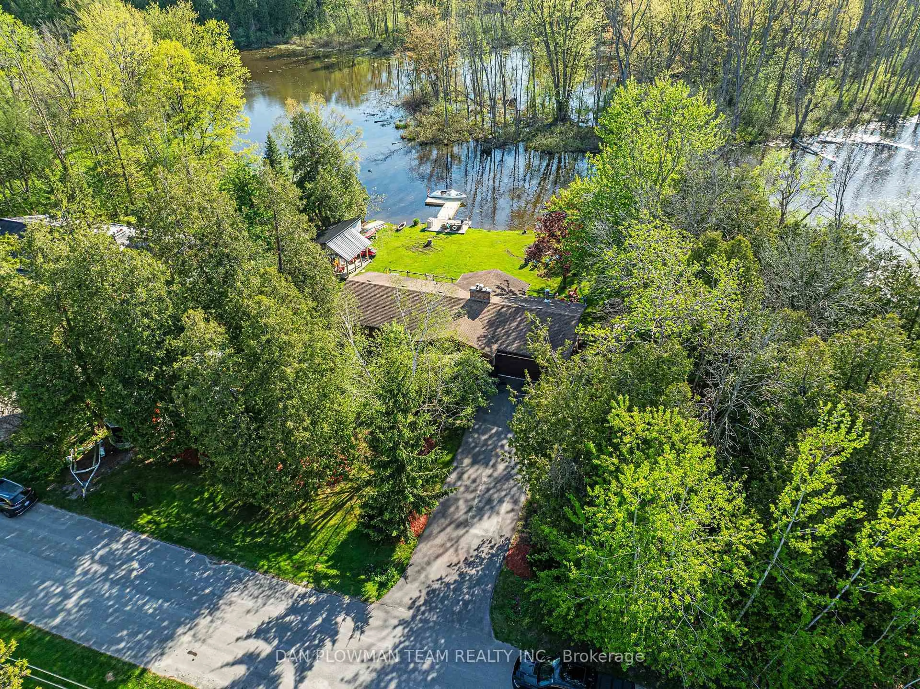 A pic from outside/outdoor area/front of a property/back of a property/a pic from drone, water/lake/river/ocean view for 32 Nonquon Dr, Scugog Ontario L0C 1G0