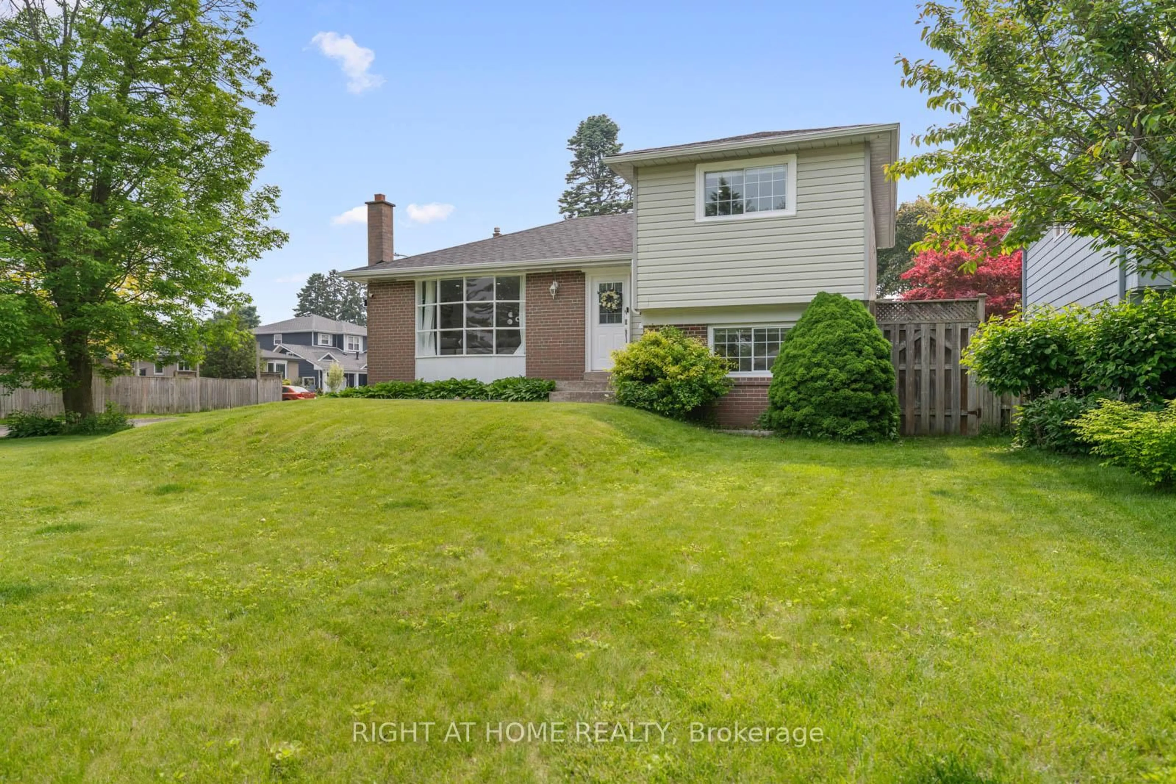 A pic from outside/outdoor area/front of a property/back of a property/a pic from drone, unknown for 820 Zator Ave, Pickering Ontario L1W 1Y1