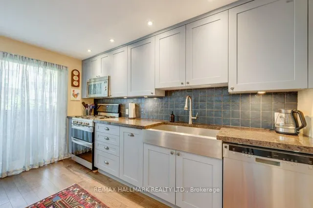Additional image 32 of 2366 Queen St Unit 2