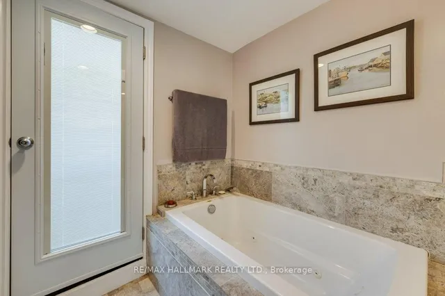 Additional image 8 of 2366 Queen St Unit 2