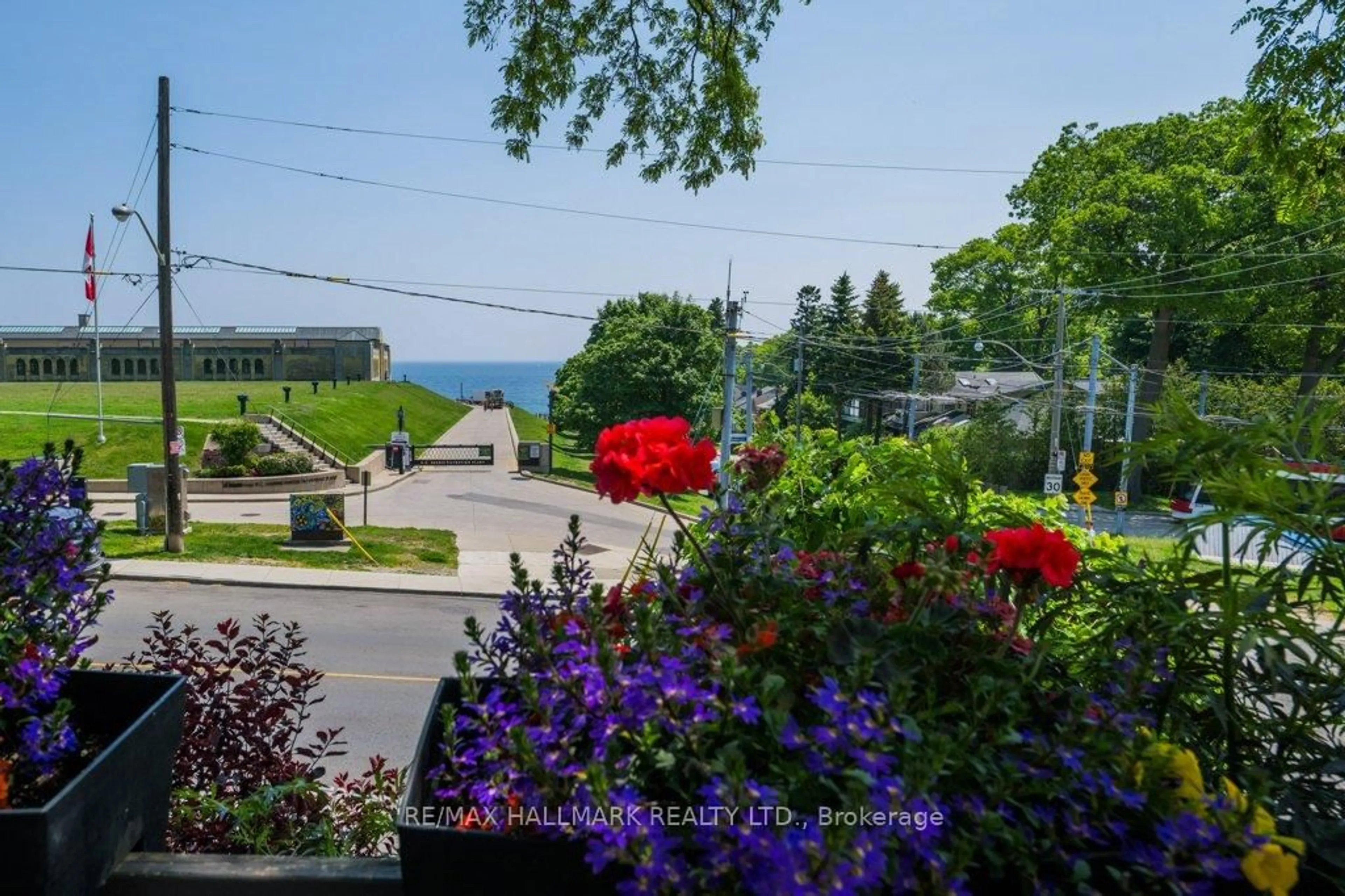 Patio, water/lake/river/ocean view for 2366 Queen St #2, Toronto Ontario M4E 1H4