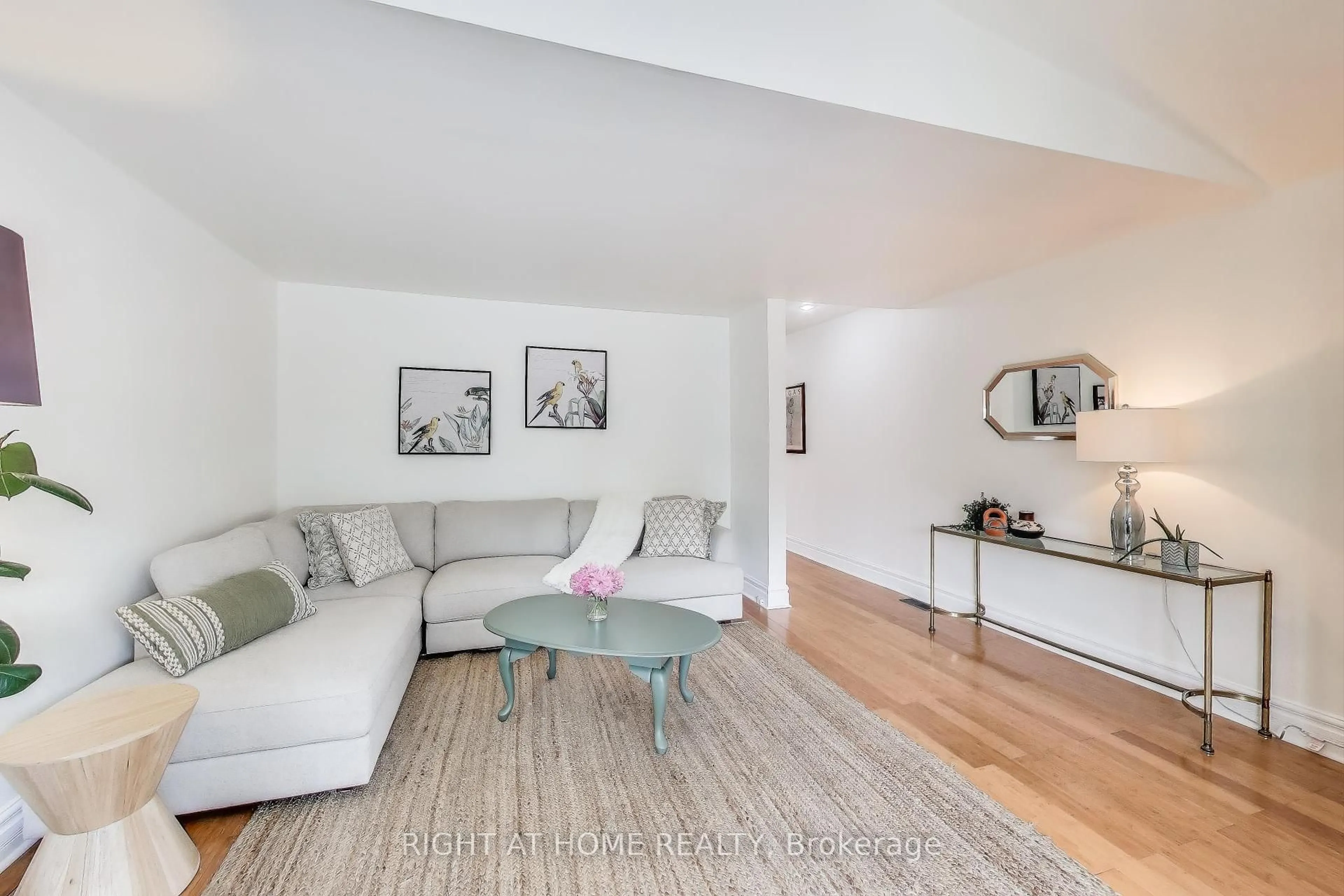 Living room with furniture, unknown for 2 sutherland Ave, Toronto Ontario M4C 1R9