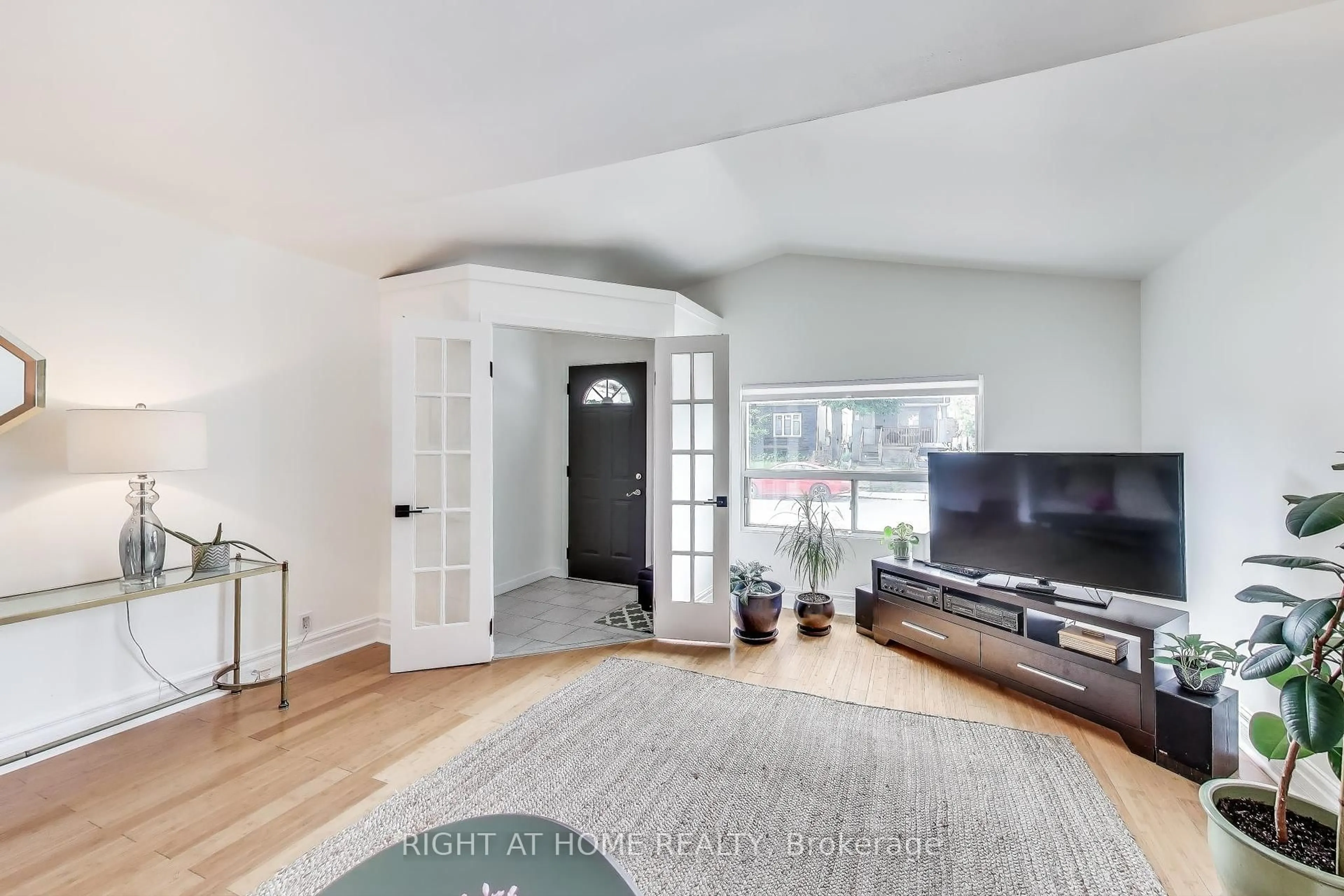 Indoor entryway for 2 sutherland Ave, Toronto Ontario M4C 1R9