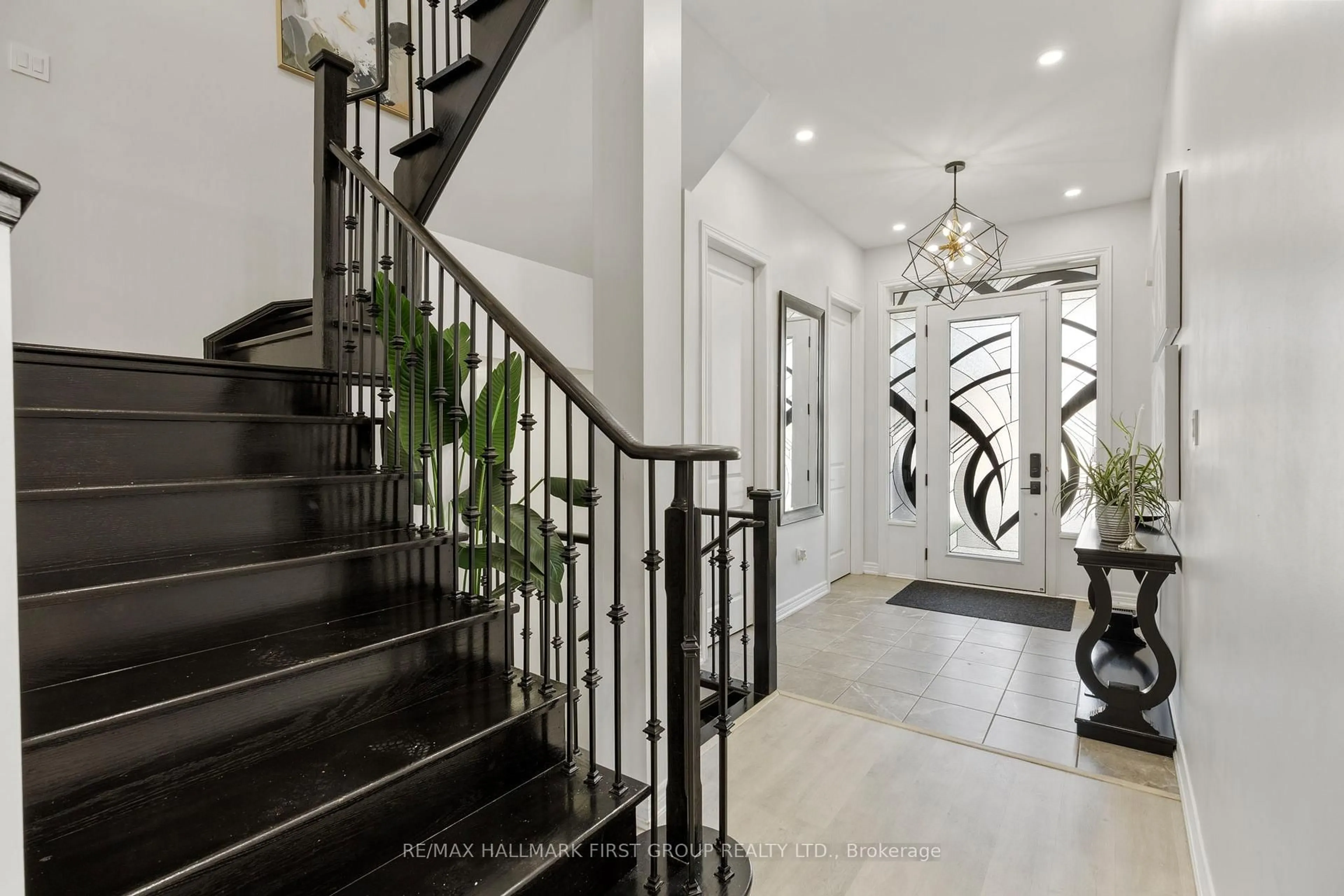 Indoor foyer for 133 Auckland Dr, Whitby Ontario L1P 0J4