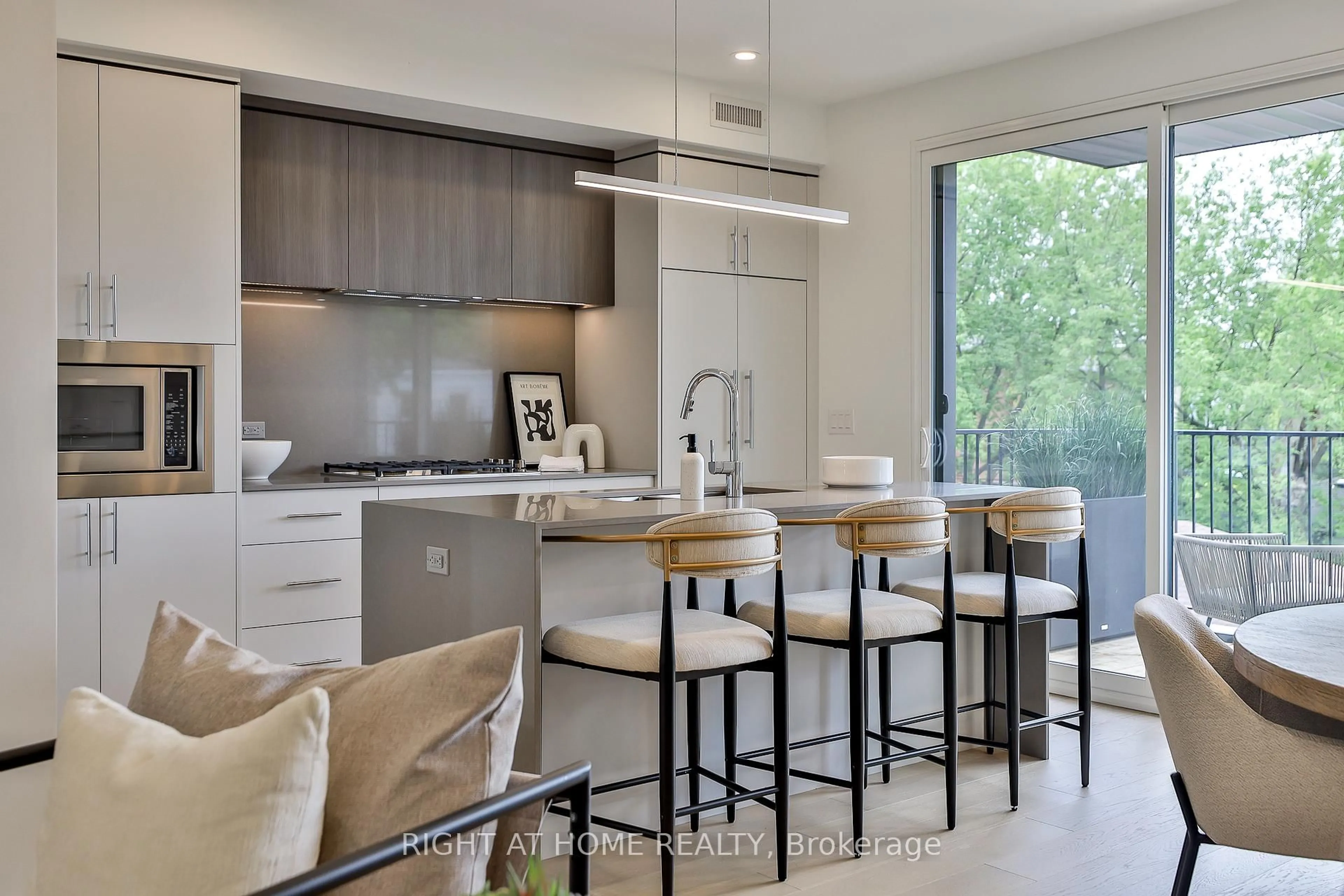 Contemporary kitchen, unknown for 2343 Gerrard St #Centre, Toronto Ontario M4E 2E6
