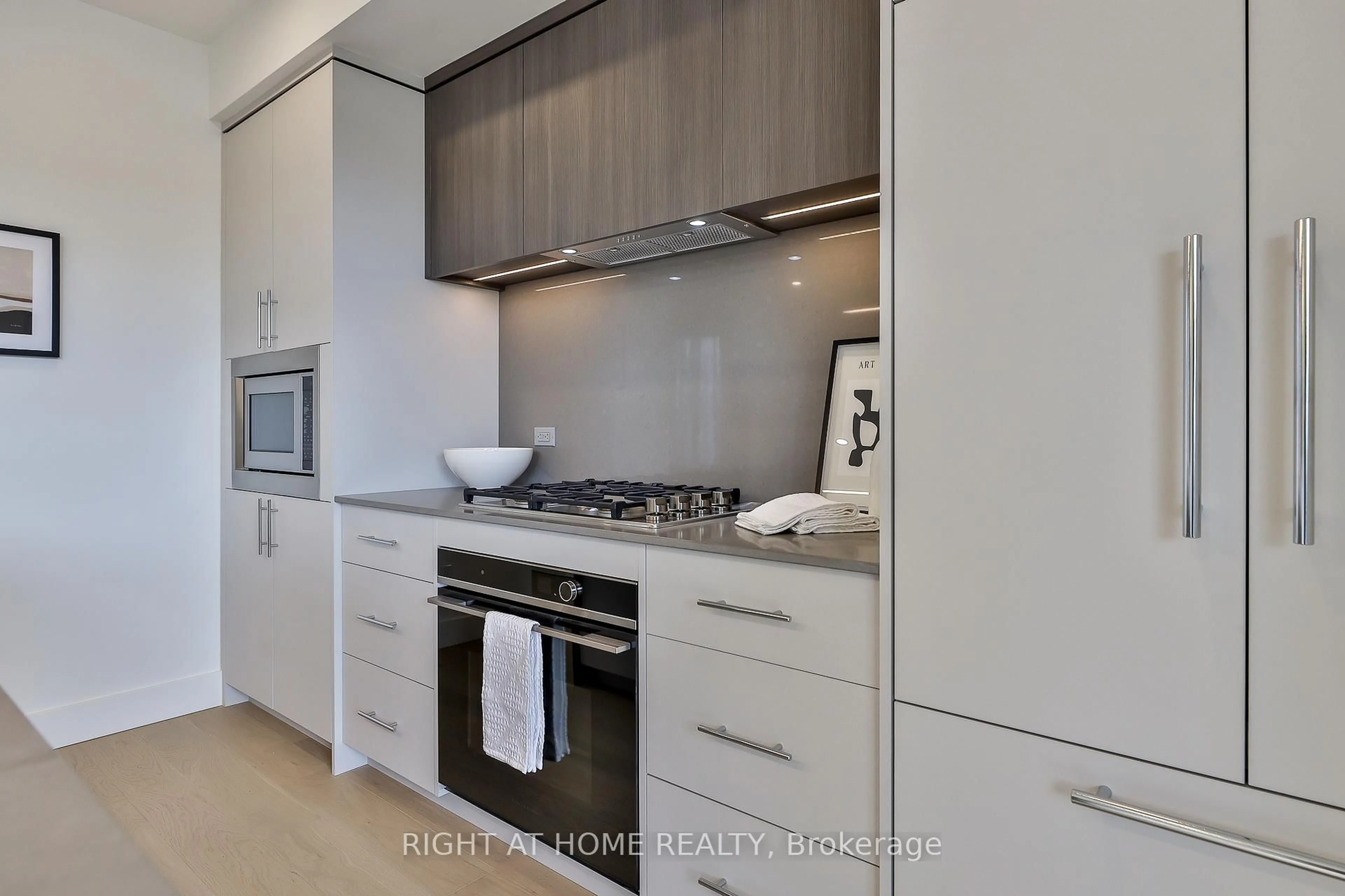 Unknown for 2343 Gerrard St #Centre, Toronto Ontario M4E 2E6