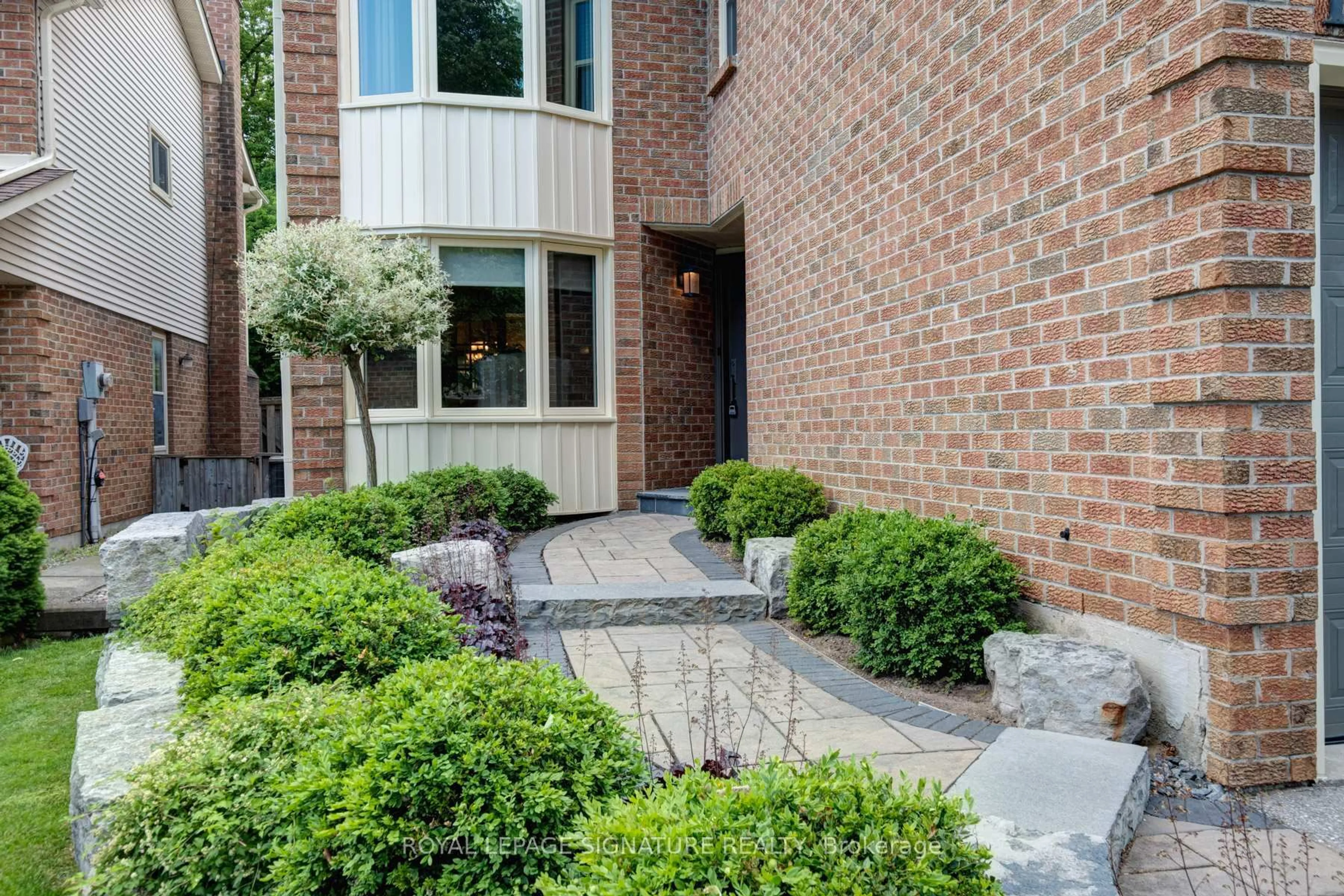 Home with brick exterior material, street for 1220 Fieldstone Circ, Pickering Ontario L1X 1B4