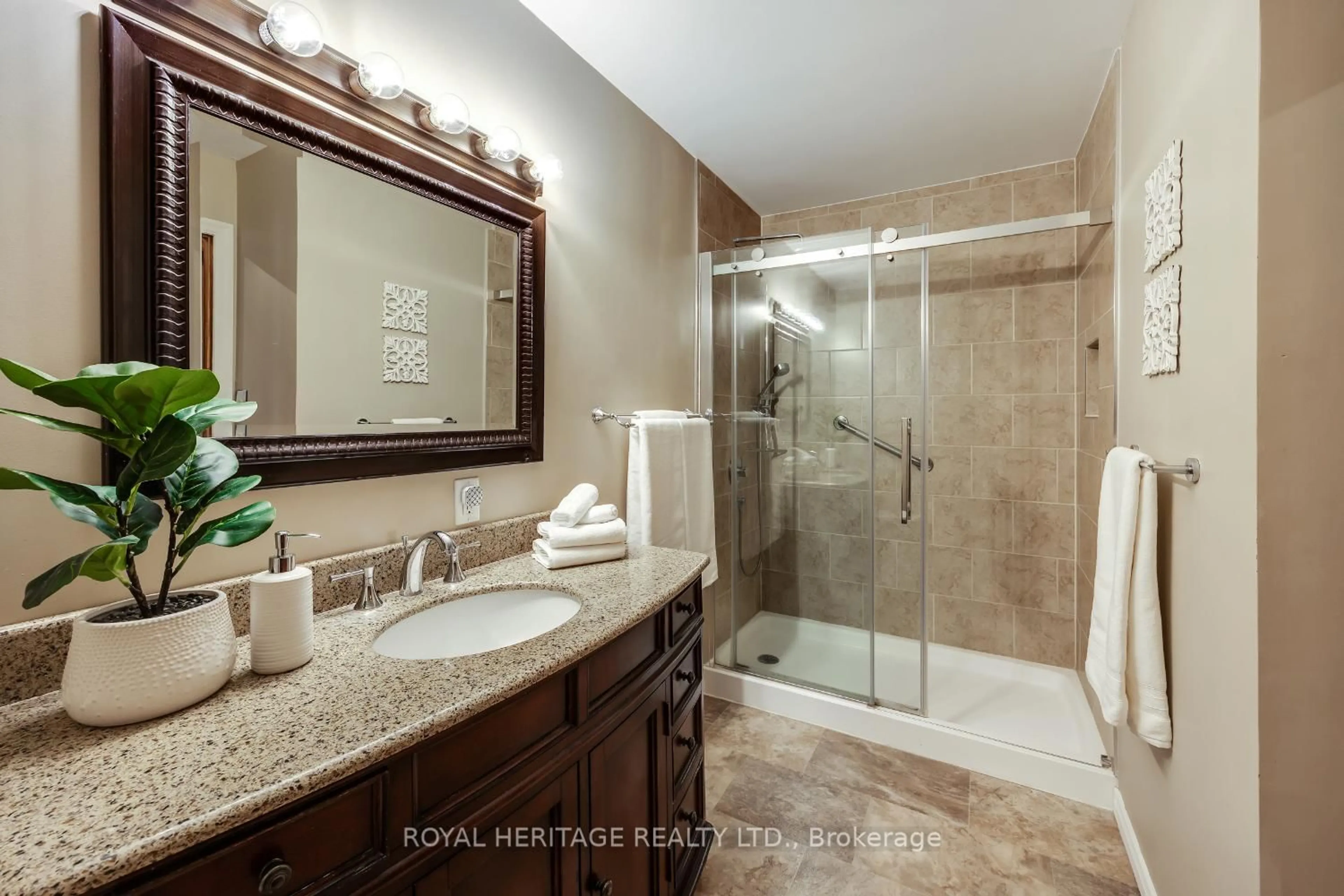 Standard bathroom, ceramic/tile floor for 234 Water St #15, Scugog Ontario L9L 1C4