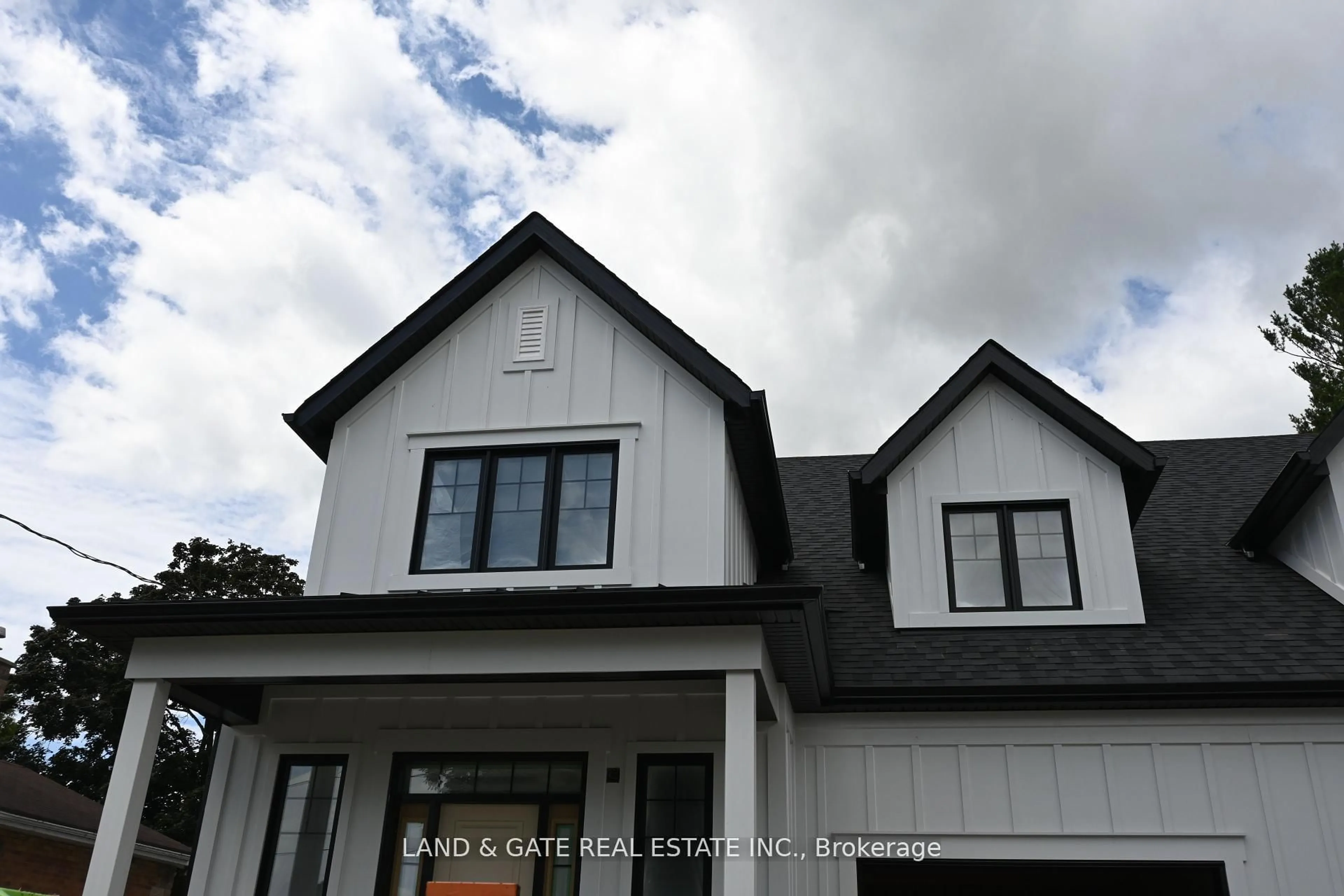 Home with vinyl exterior material, unknown for 132B Elgin St, Clarington Ontario L1C 3E7