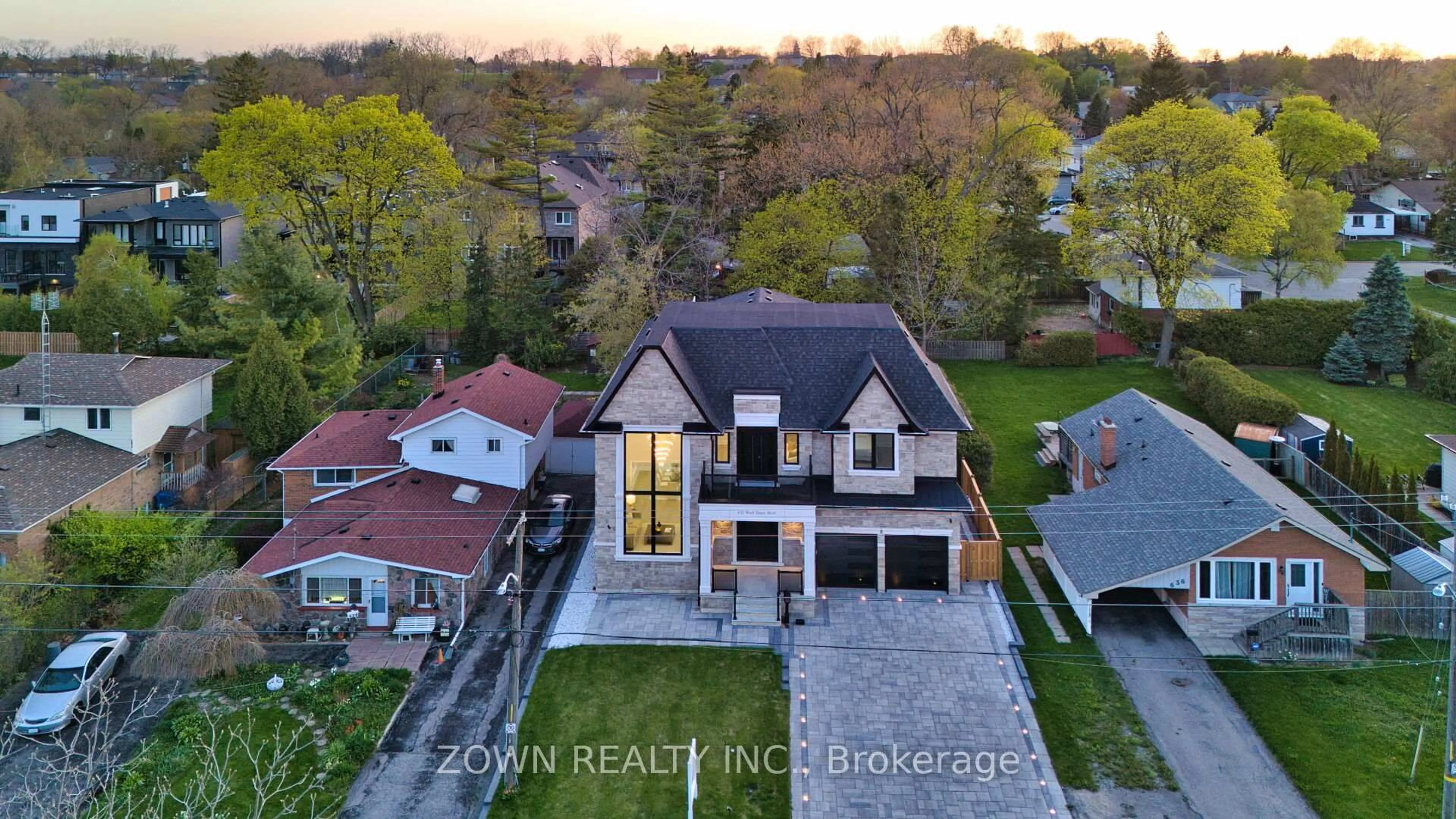 A pic from outside/outdoor area/front of a property/back of a property/a pic from drone, street for 632 West Shore Blvd, Pickering Ontario L1W 2T8