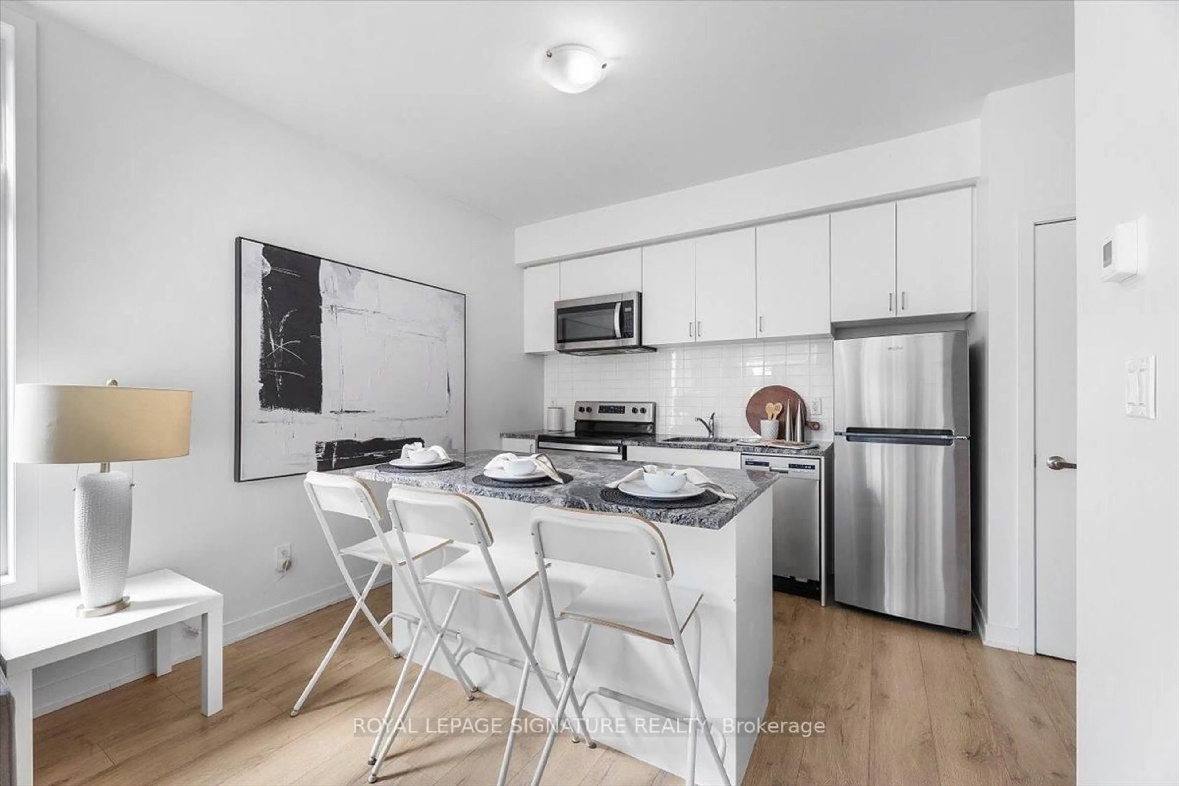 Standard kitchen, unknown for 1740 Simcoe St #49, Oshawa Ontario L1G 4X9