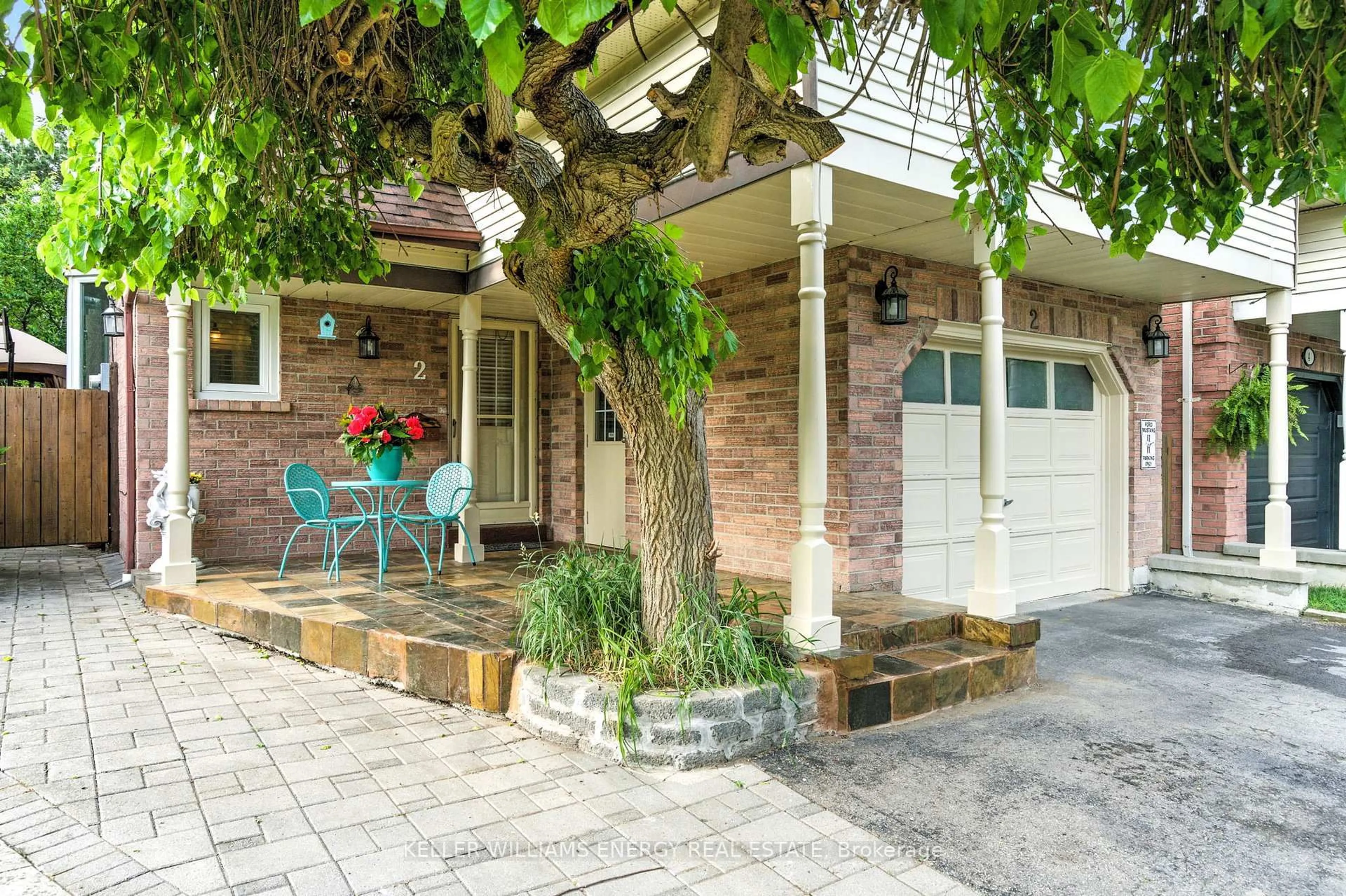 Patio, street for 2 Henderson Dr, Whitby Ontario L1N 7Y2