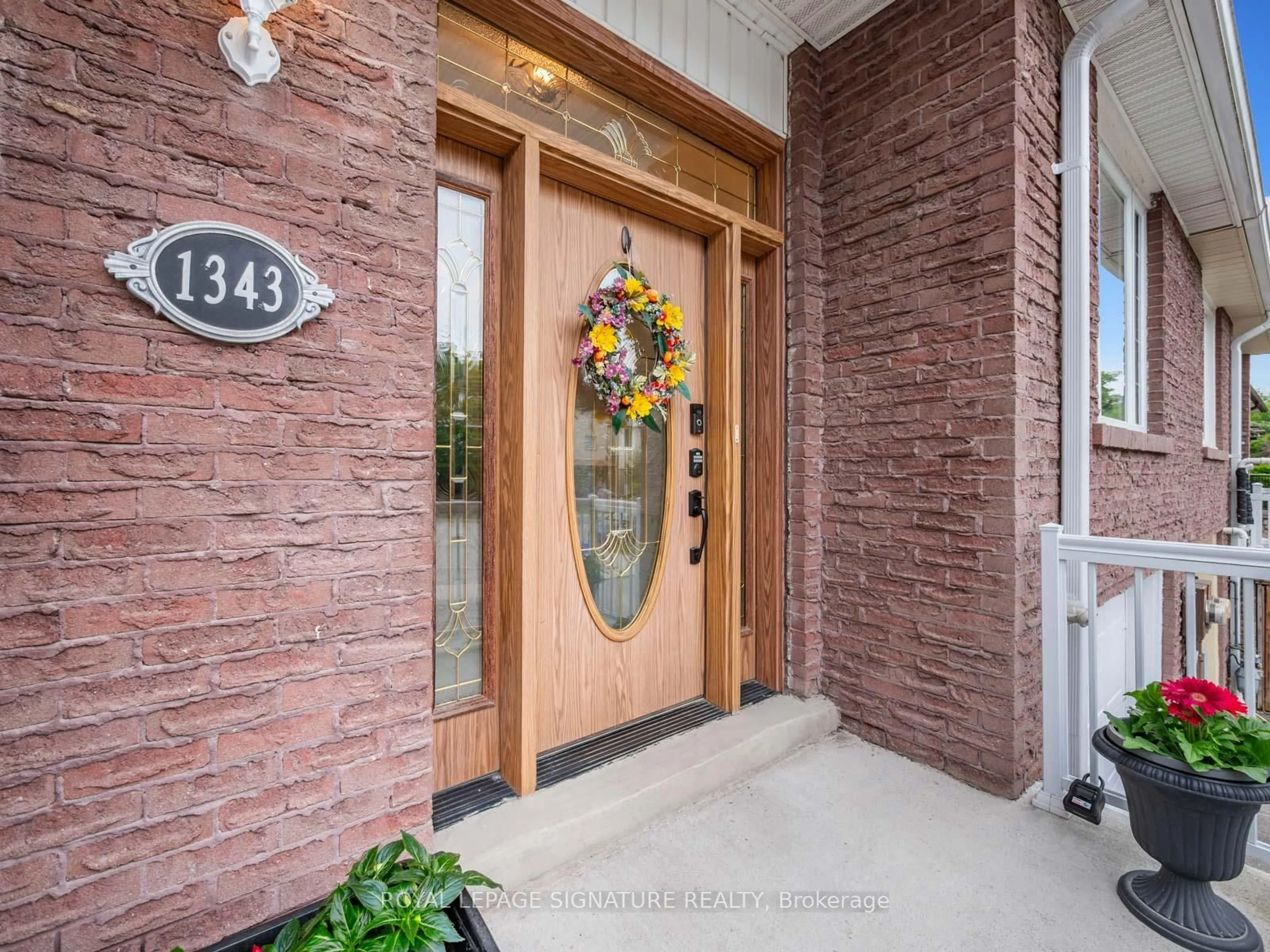 Indoor entryway for 1343 Brands Crt, Pickering Ontario L1V 2T2