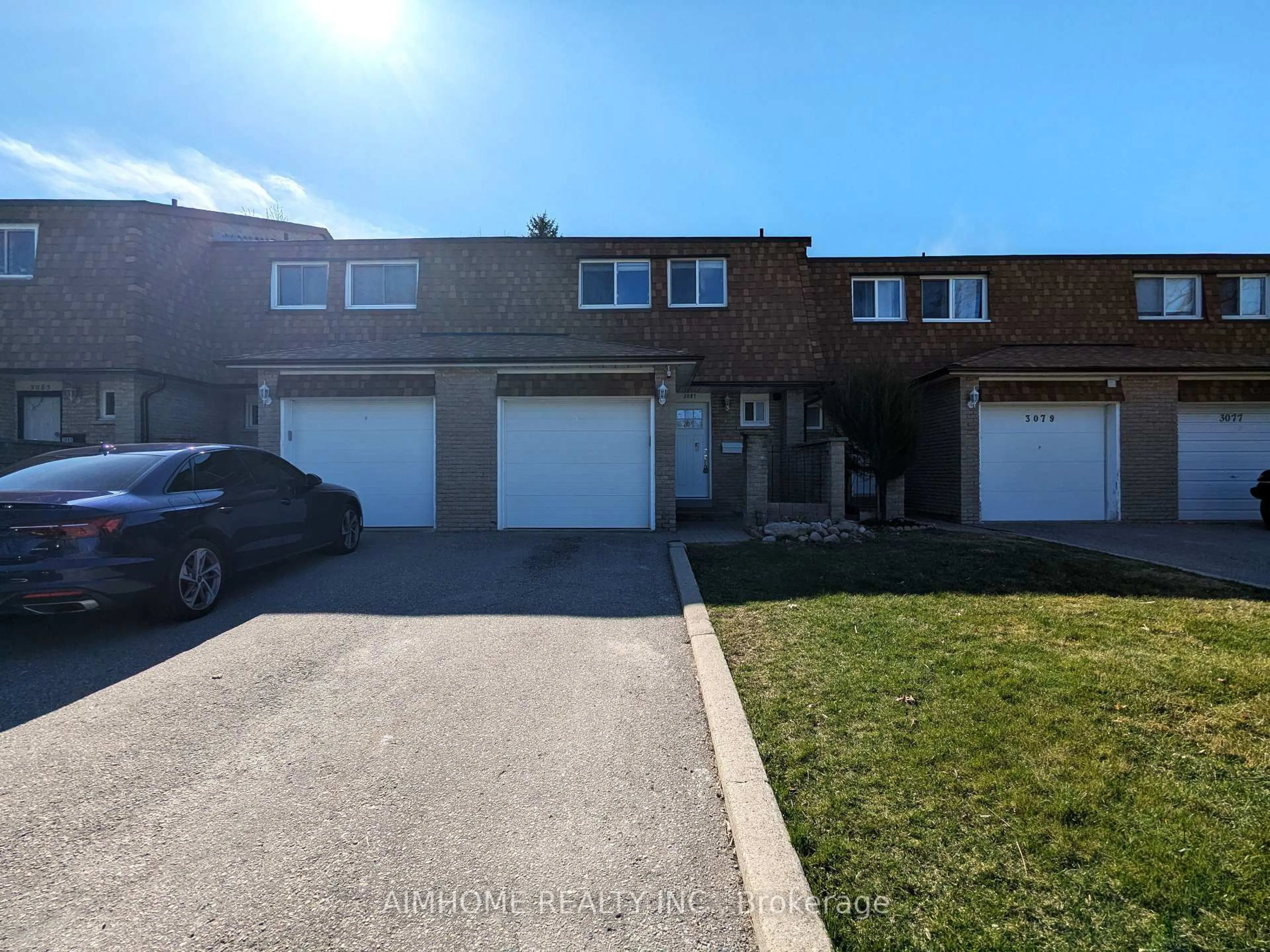 A pic from outside/outdoor area/front of a property/back of a property/a pic from drone, street for 3081 Bridletowne Circ, Toronto Ontario M1W 1S8