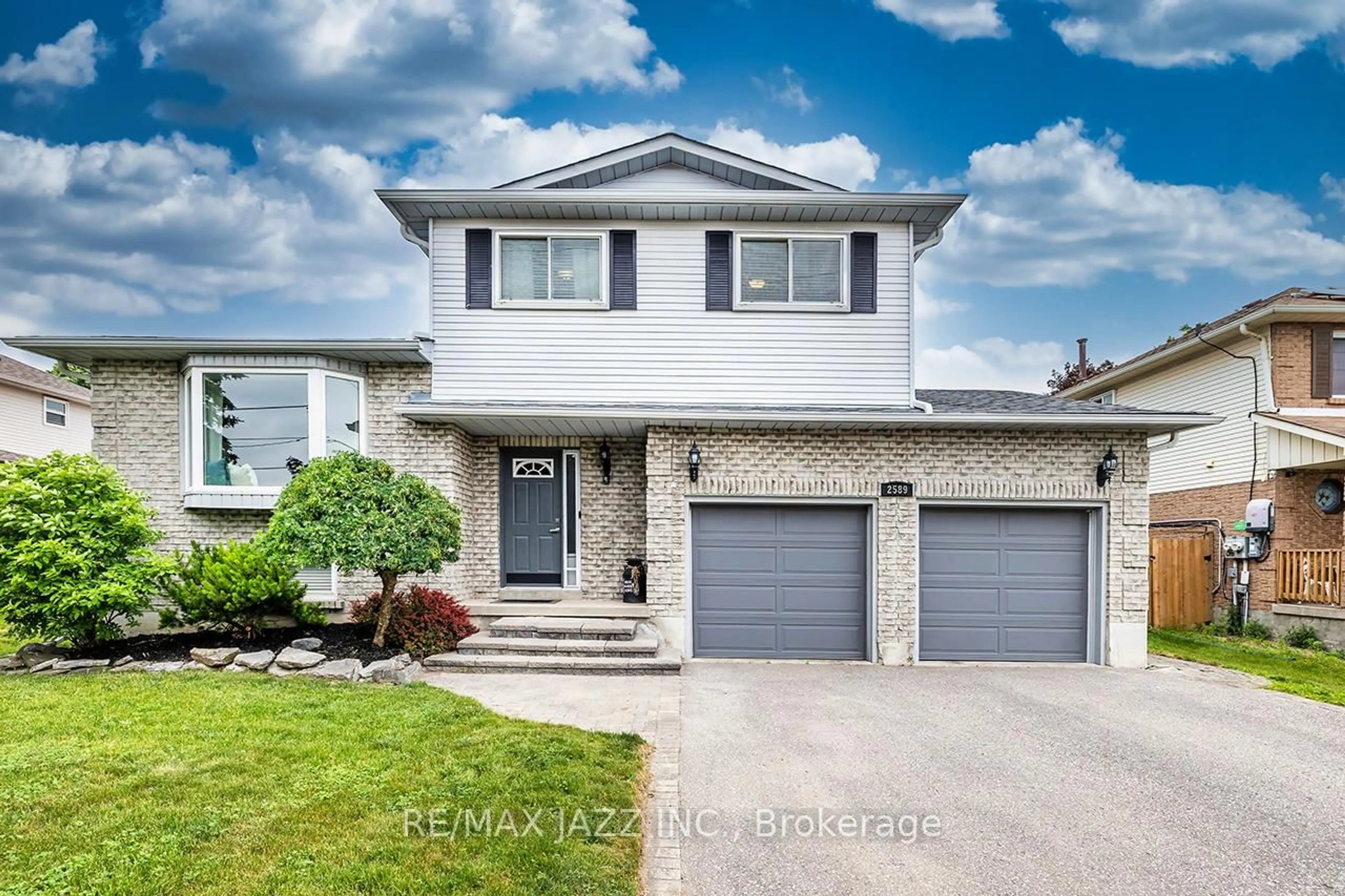 Home with vinyl exterior material, street for 2589 Prestonvale Rd, Clarington Ontario L1E 1W1