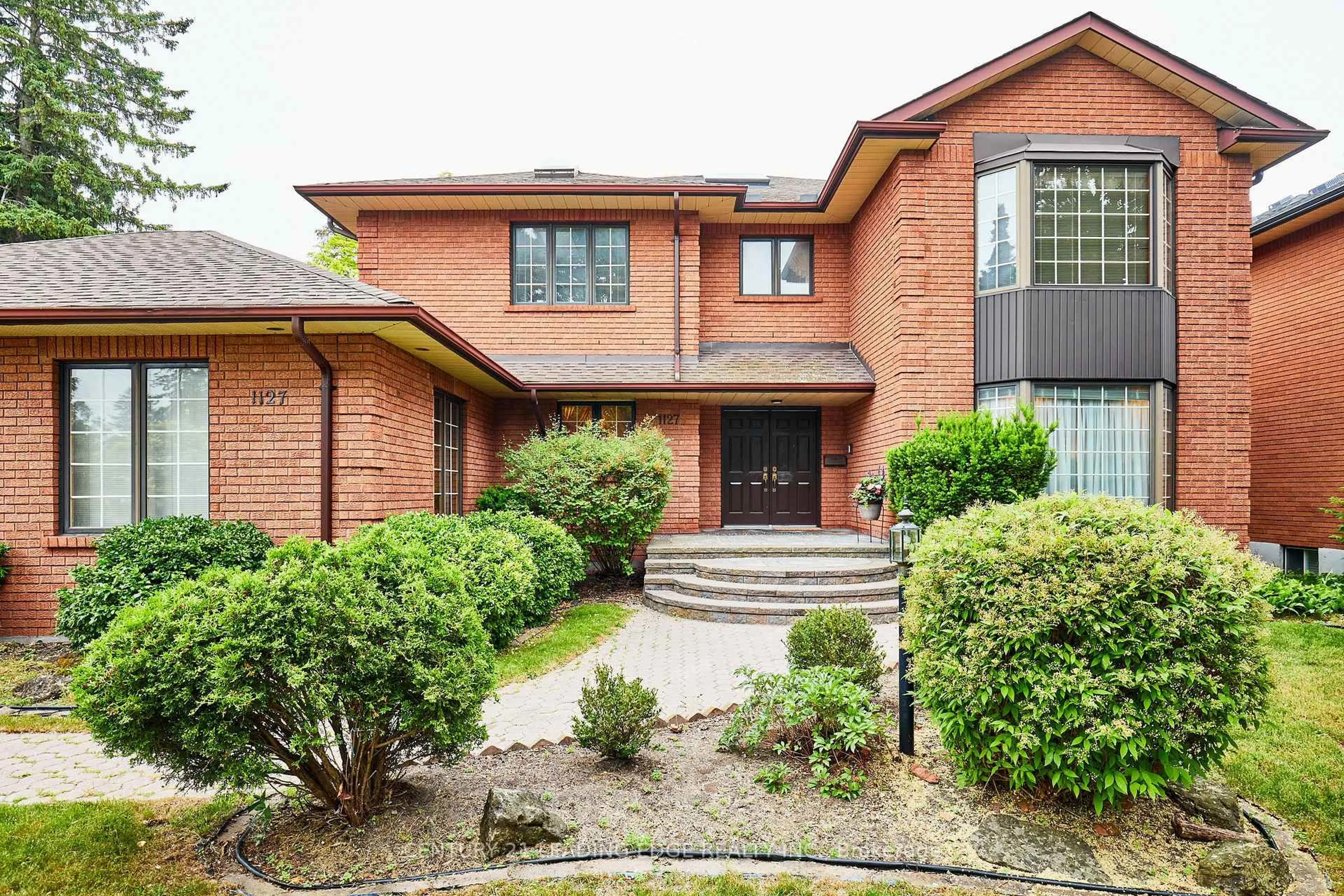 Home with brick exterior material, street for 1127 OSHAWA Blvd, Oshawa Ontario L1G 5W2