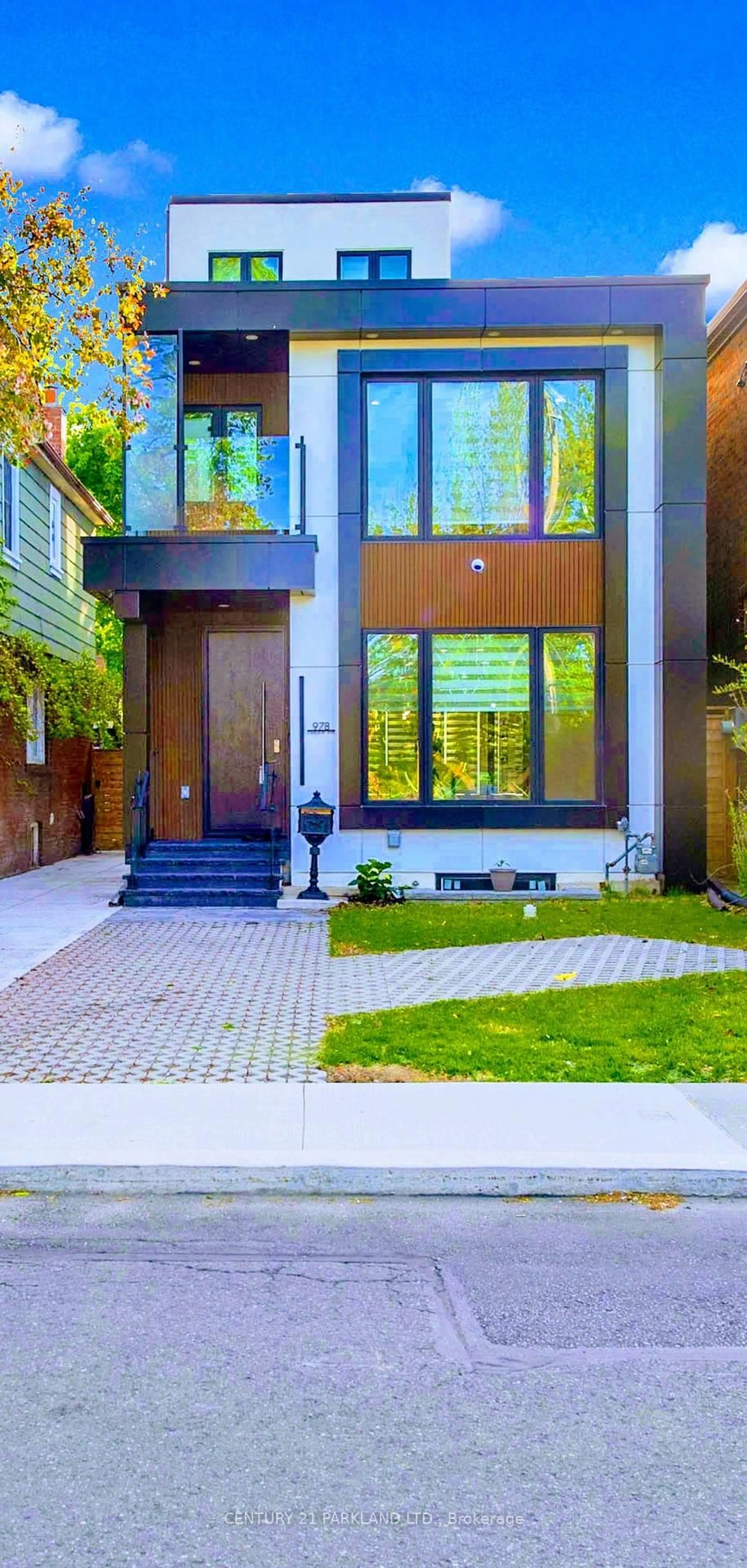 Unknown for 978 Carlaw Ave, Toronto Ontario M4K 3M1
