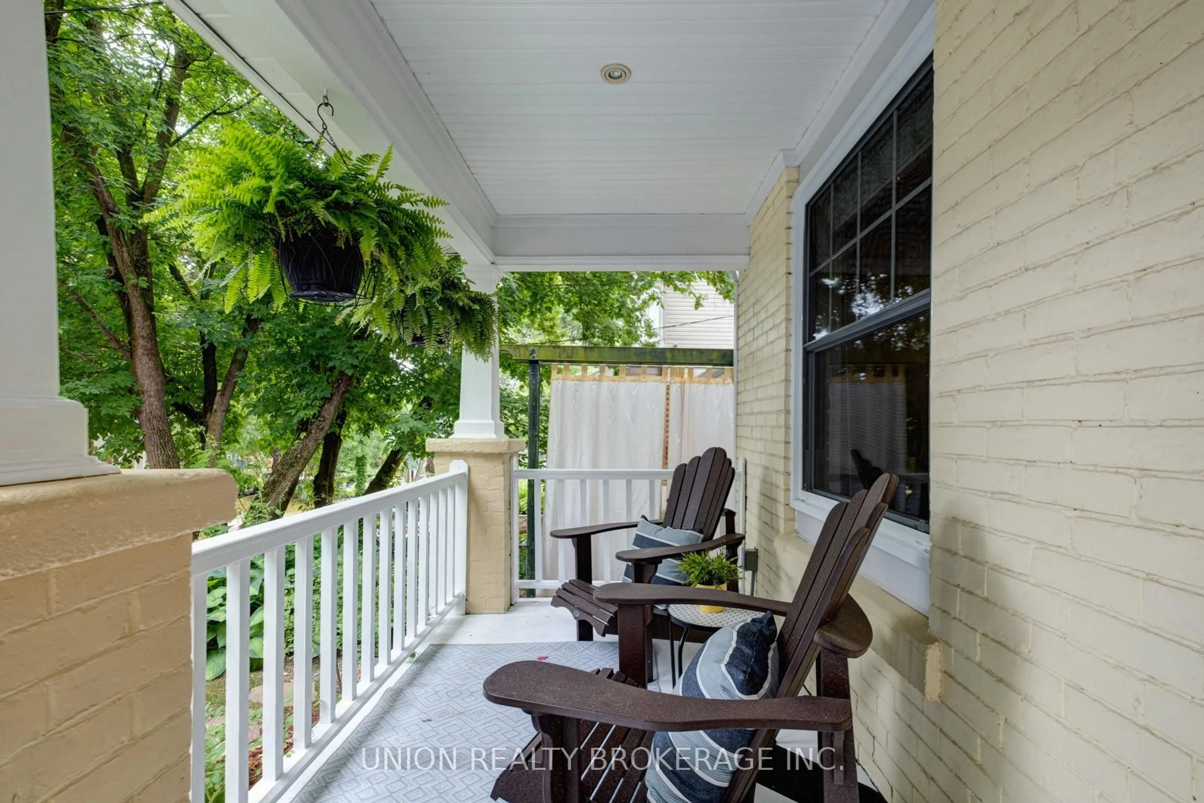 Patio, street for 180 Bellefair Ave, Toronto Ontario M4L 3T9