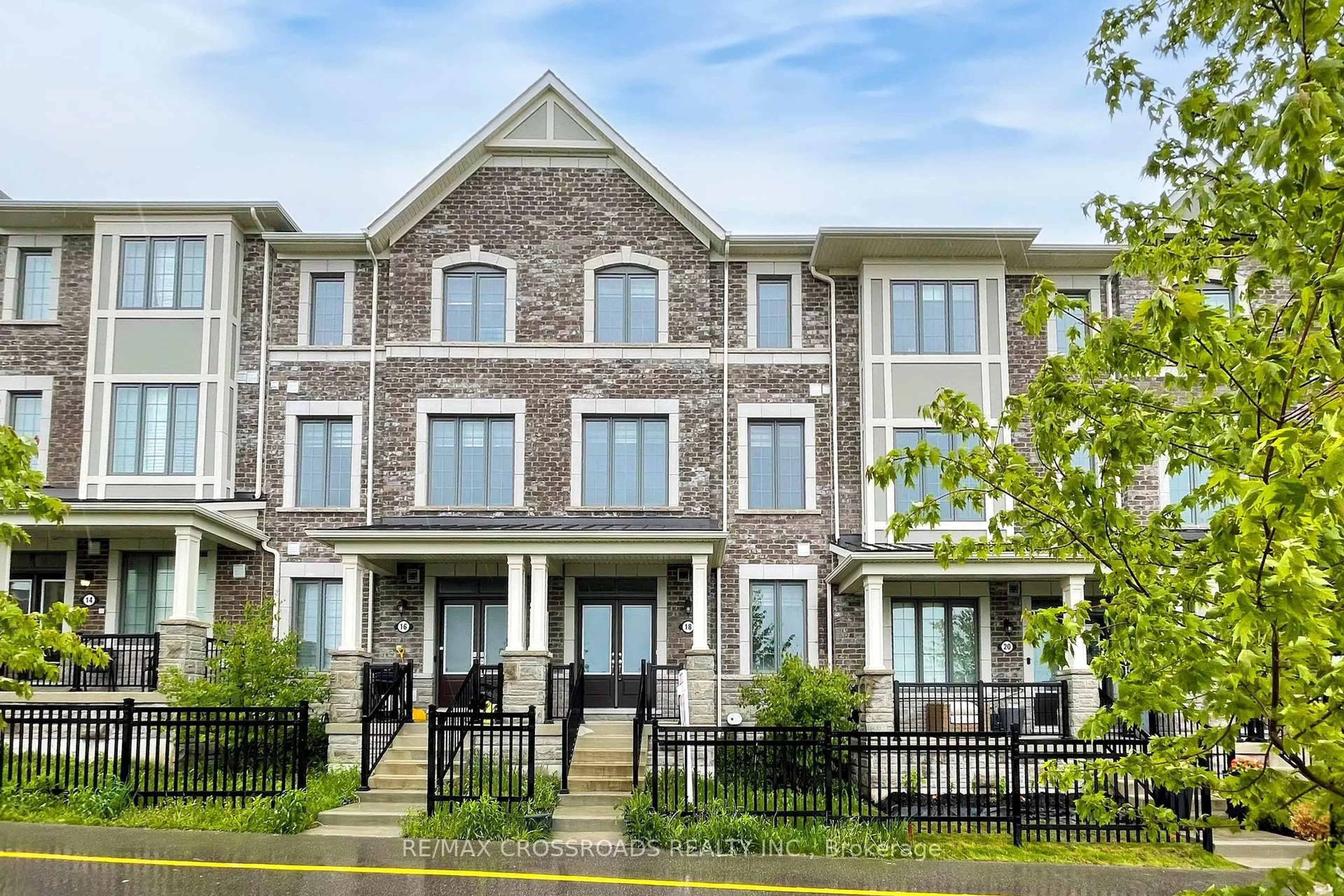Unknown for 18 Fiesta Way, Whitby Ontario L1P 0H9